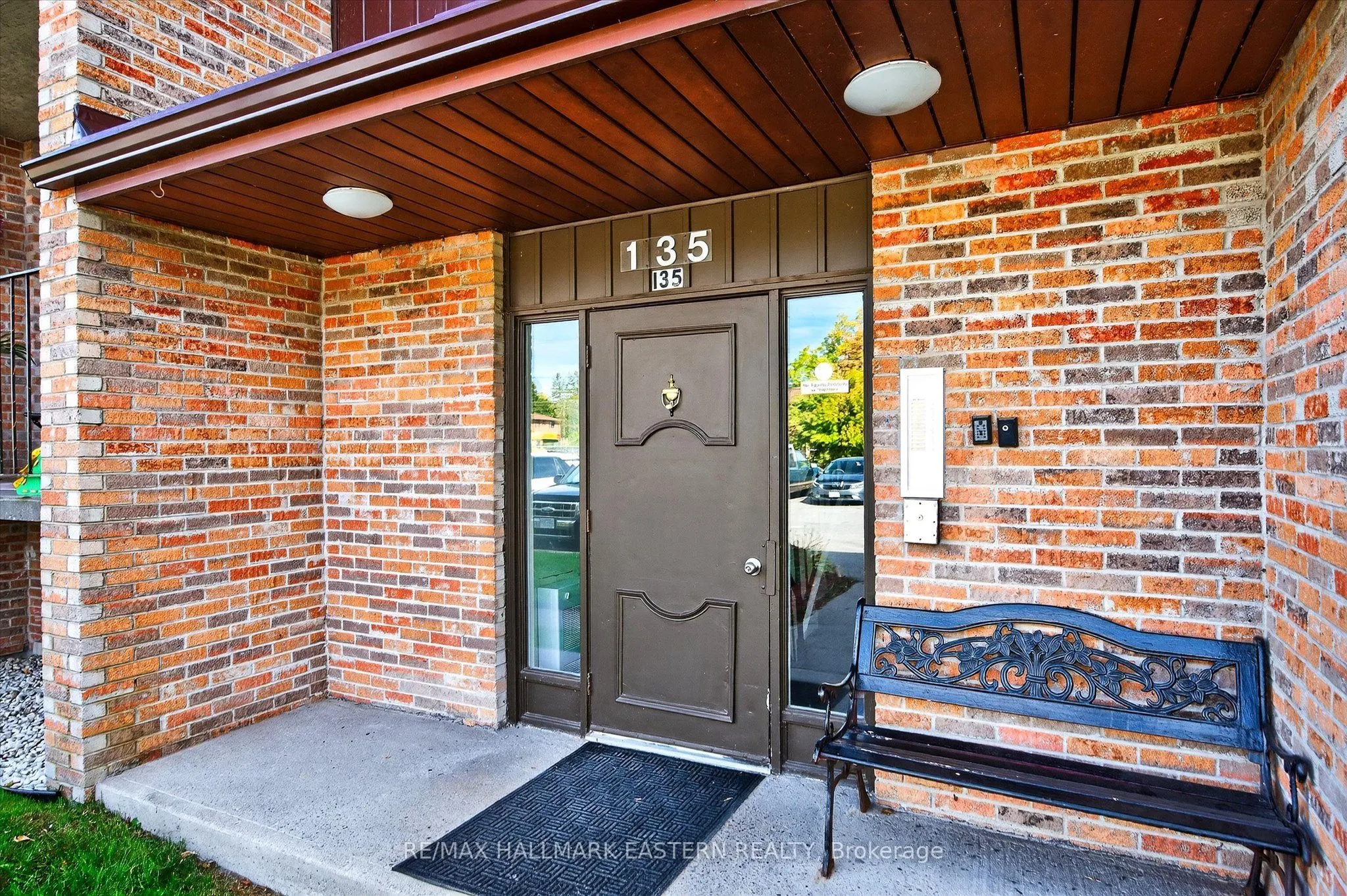 135 Lansdowne Street W