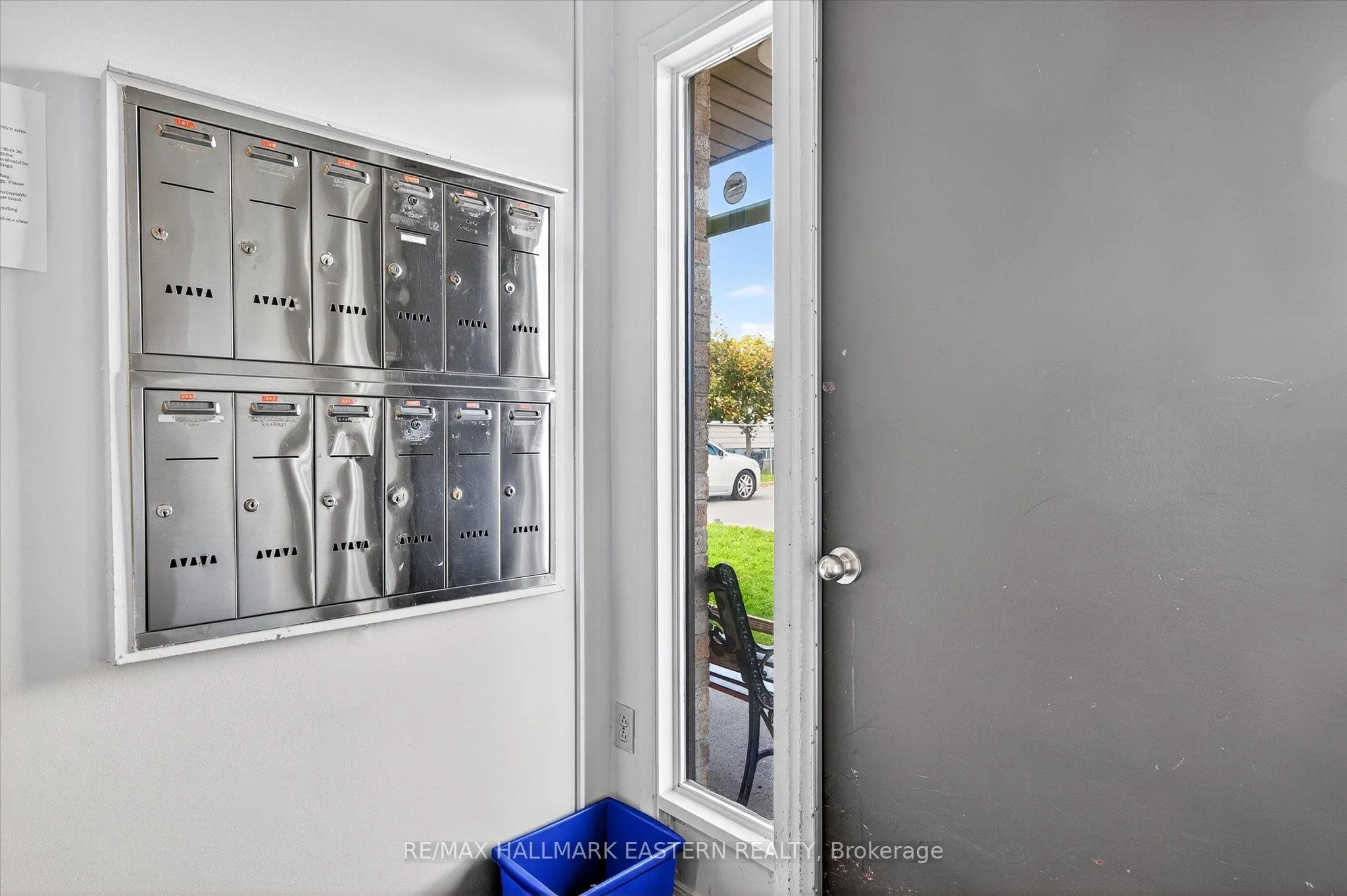 135 Lansdowne Street W