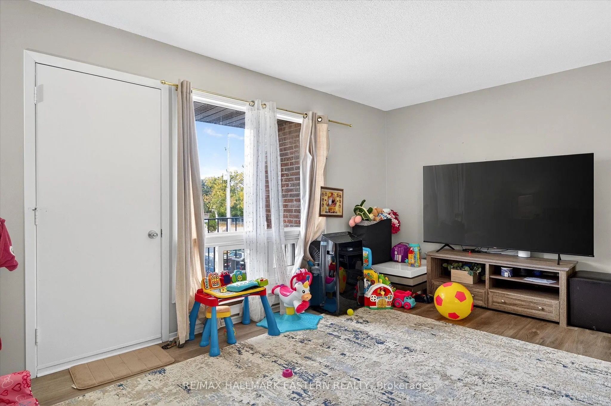 135 Lansdowne Street W
