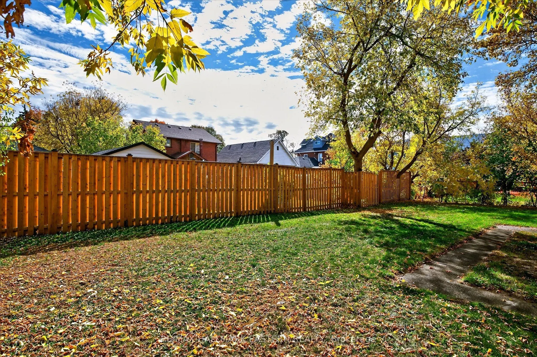 135 Lansdowne Street W
