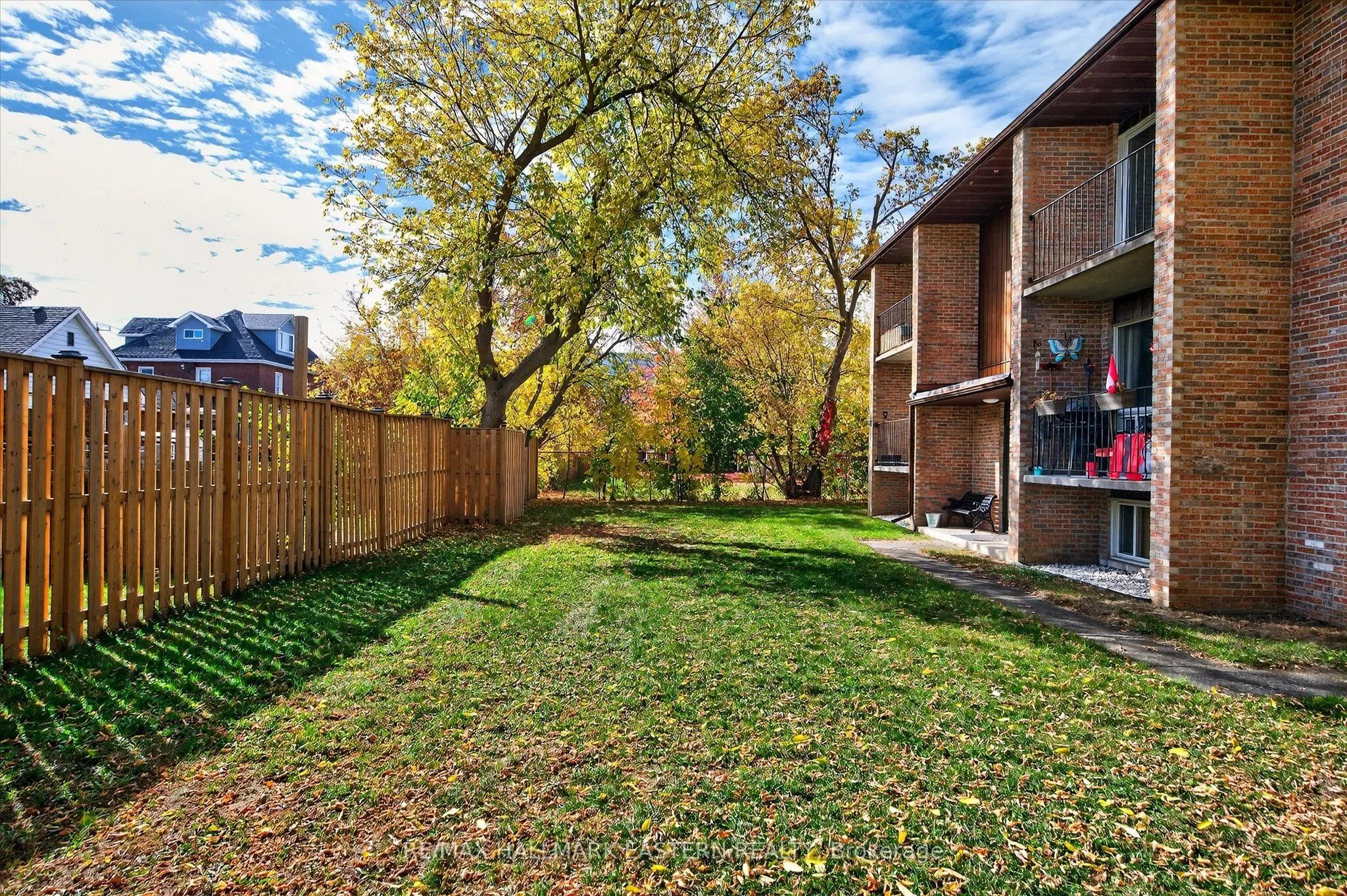135 Lansdowne Street W
