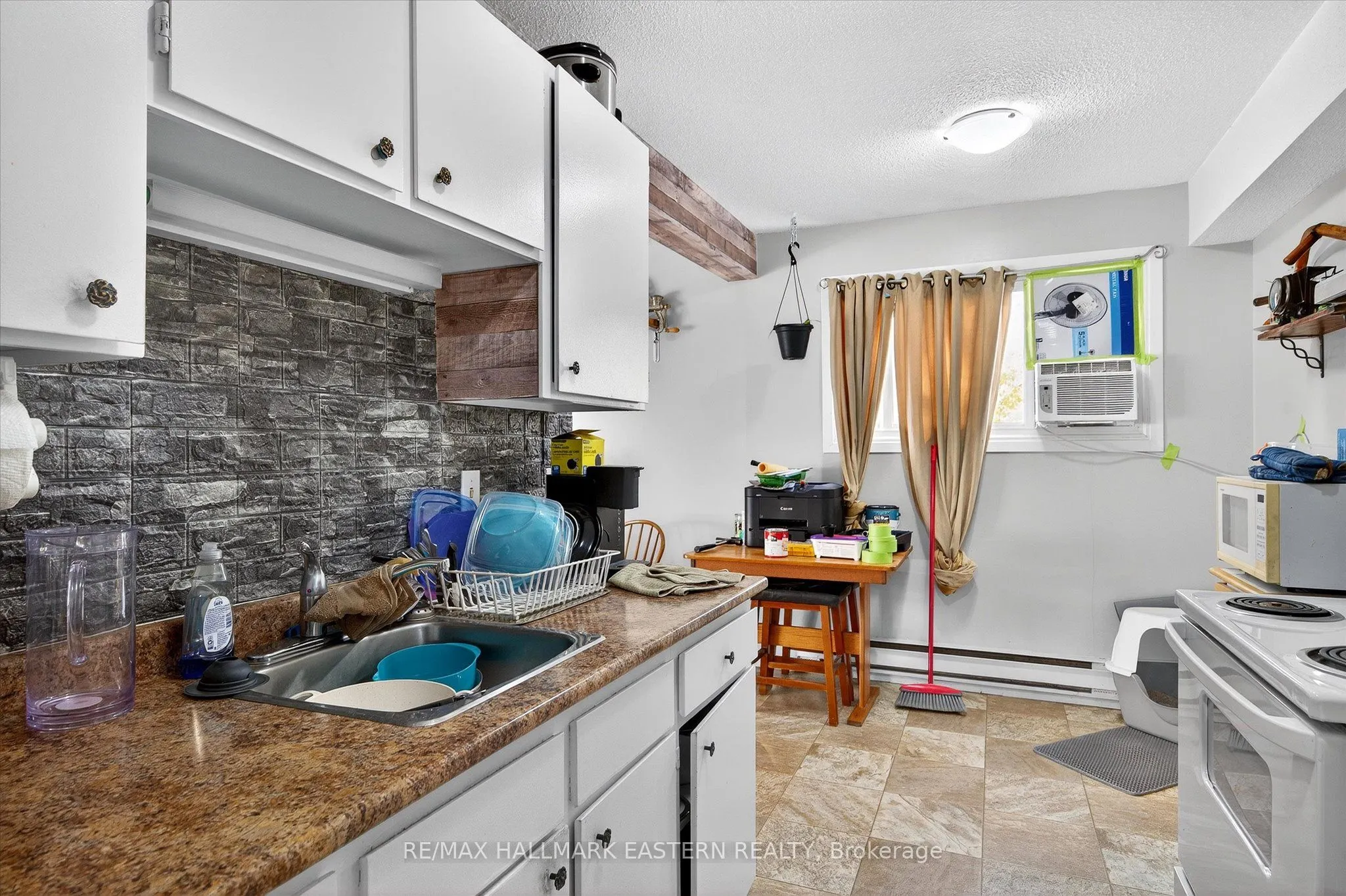 135 Lansdowne Street W