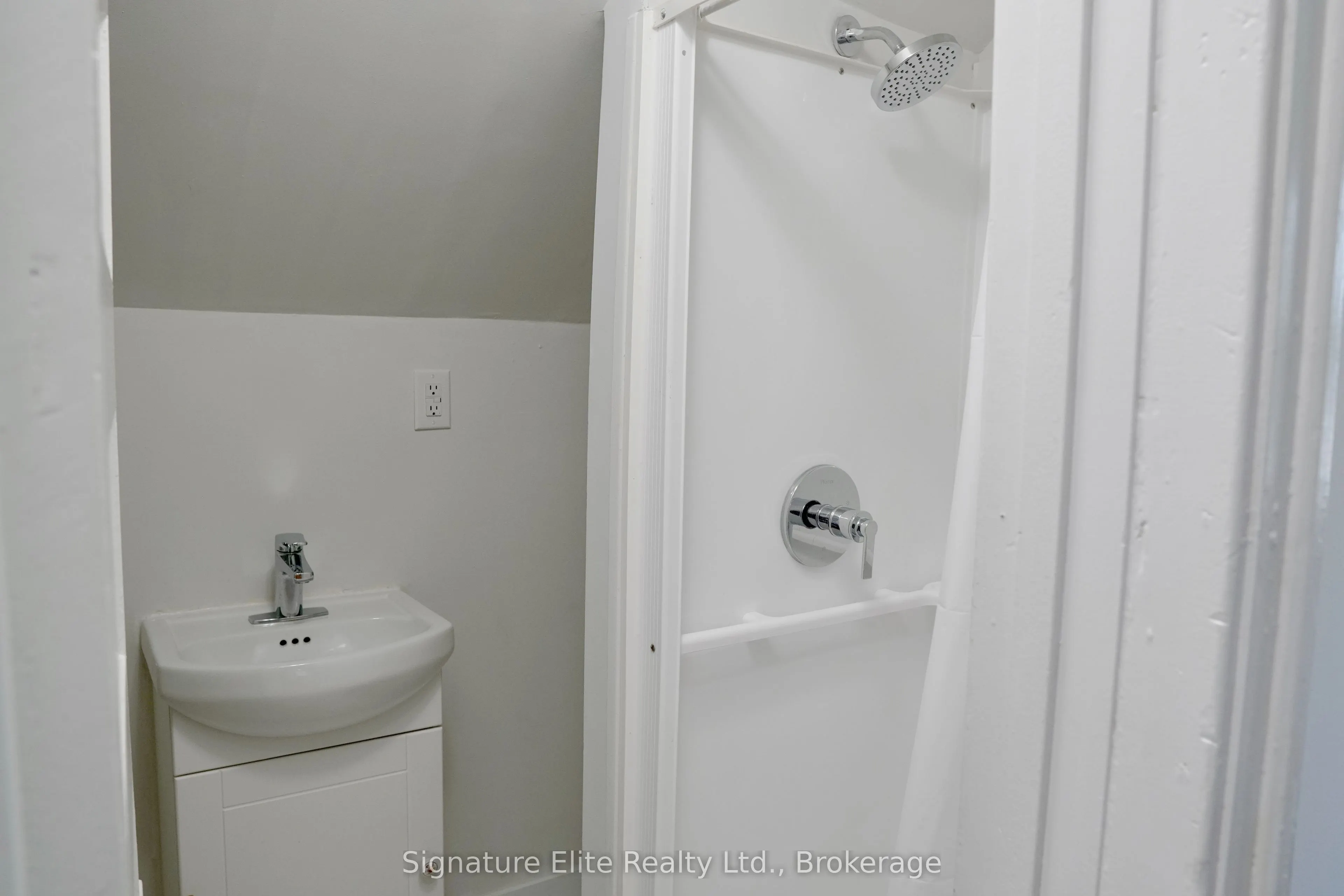 386 Gatfield Avenue, #3
