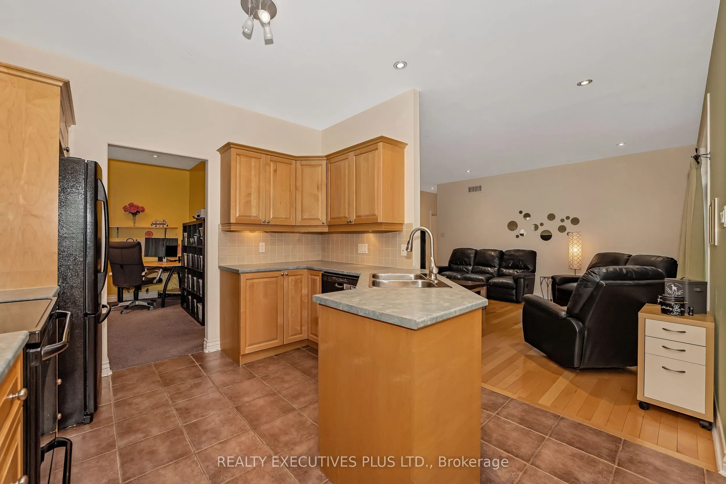 2660 Dubois Street