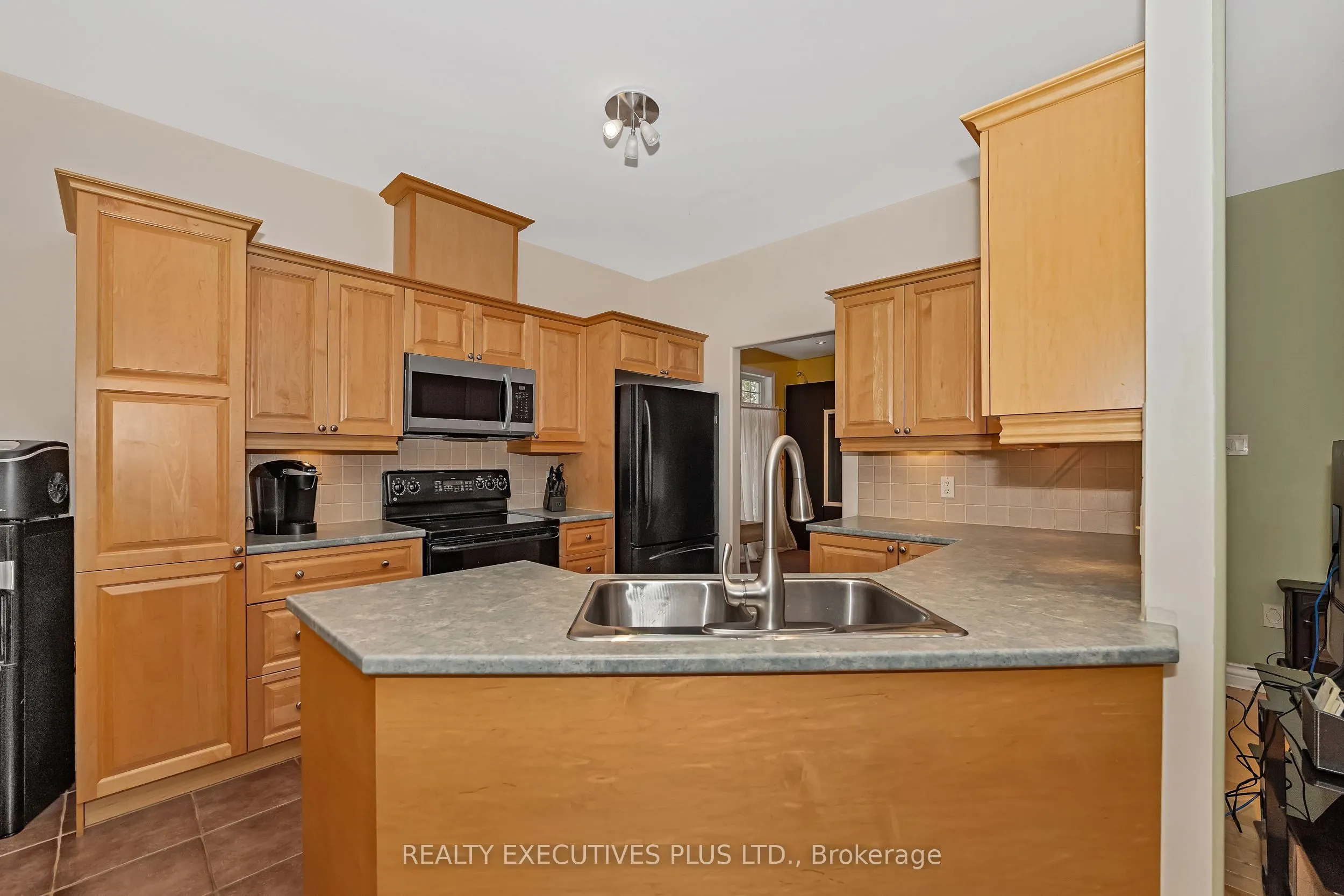 2660 Dubois Street