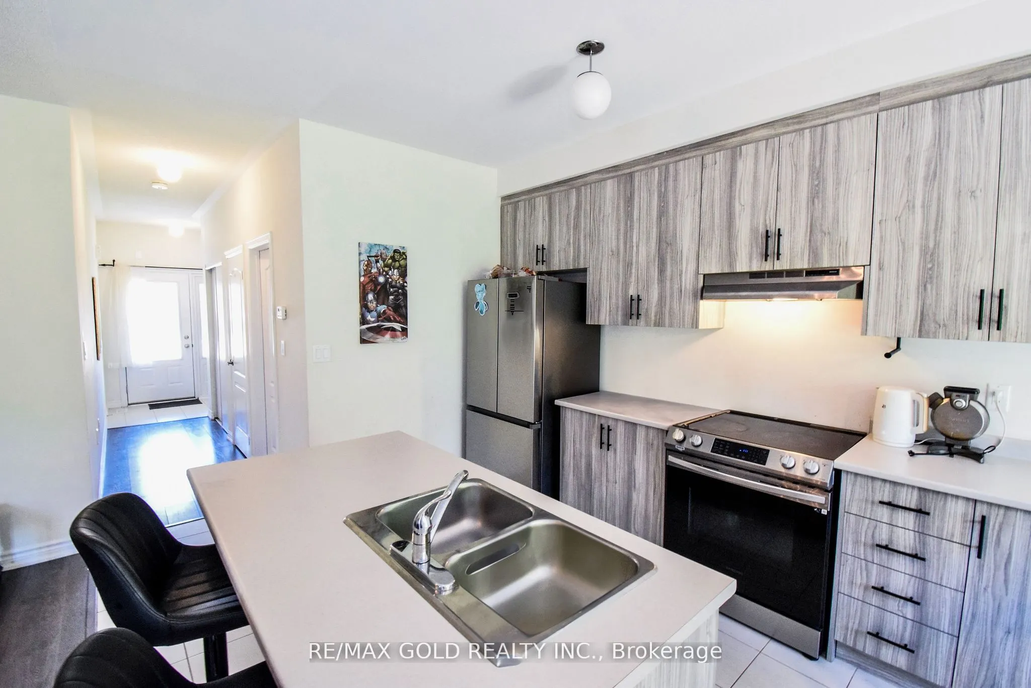 77 Tumblewood Place W