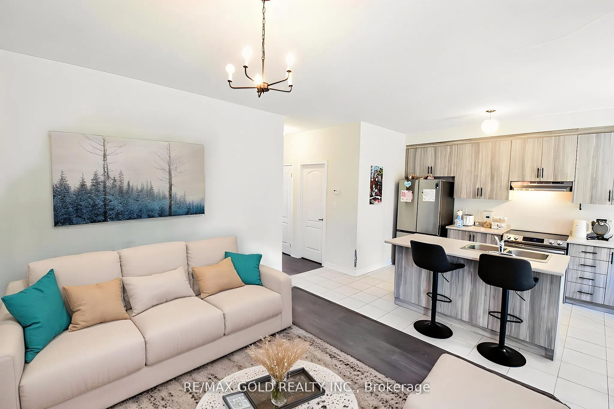 77 Tumblewood Place W