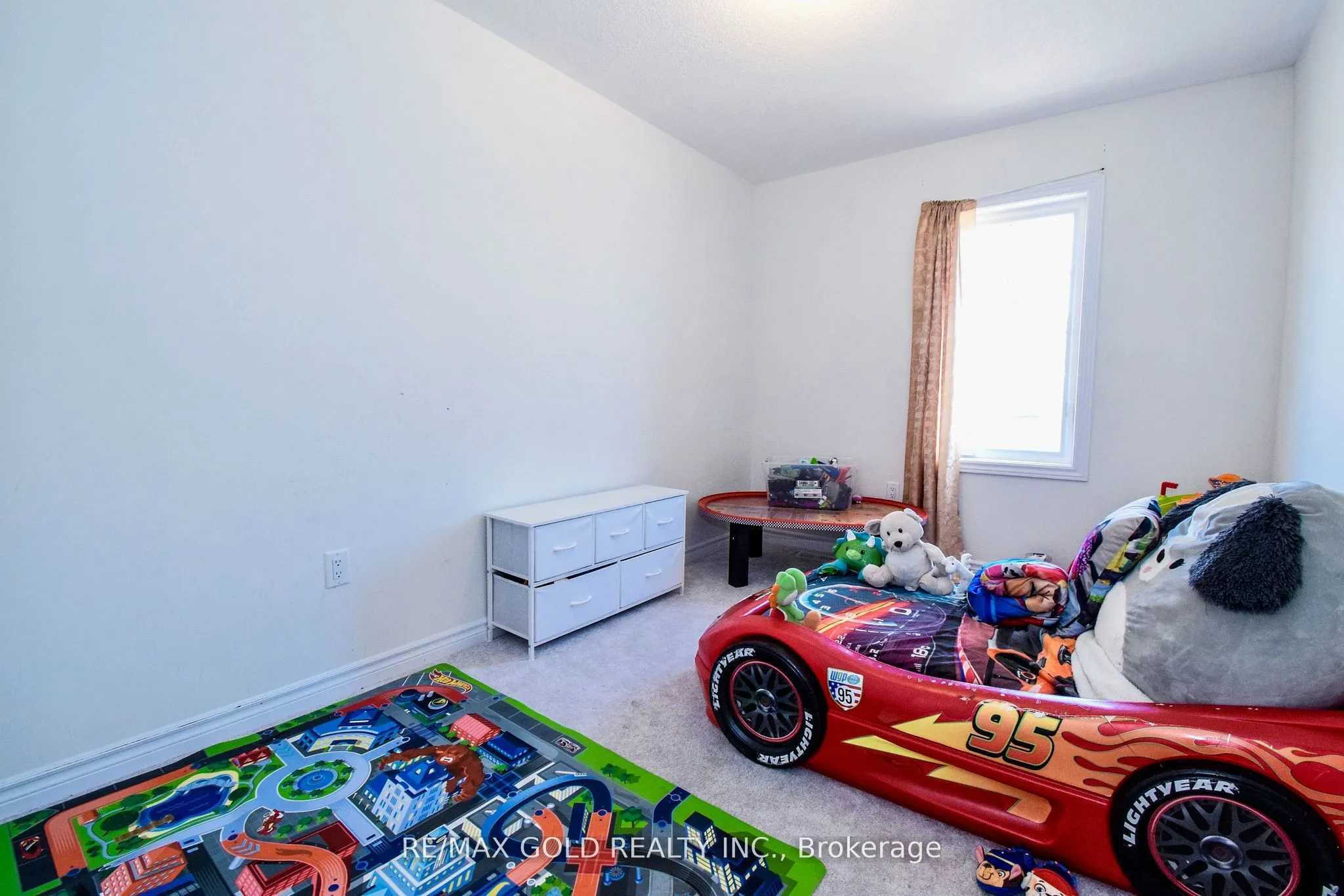 77 Tumblewood Place W