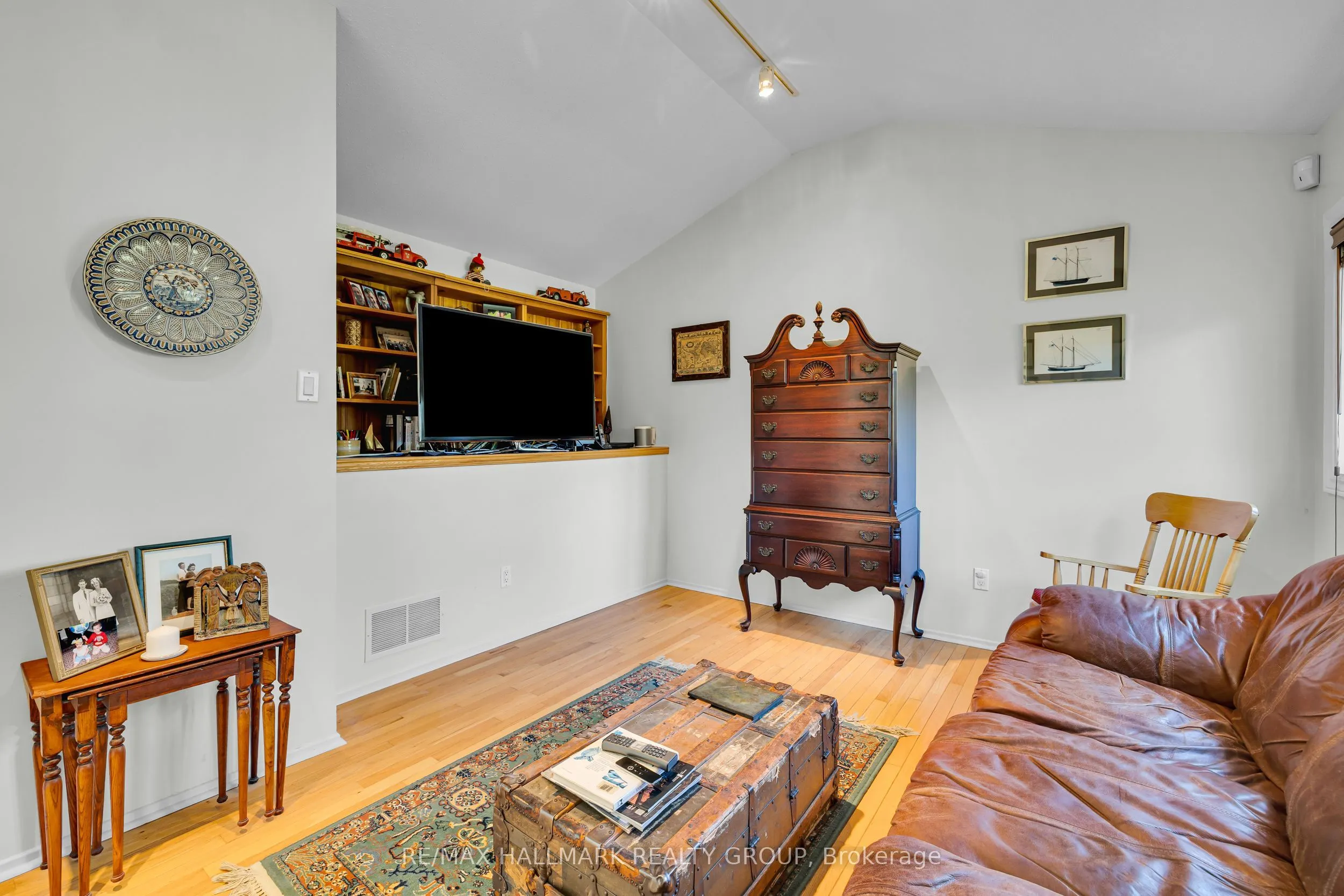 60 Greenfield Avenue, #1