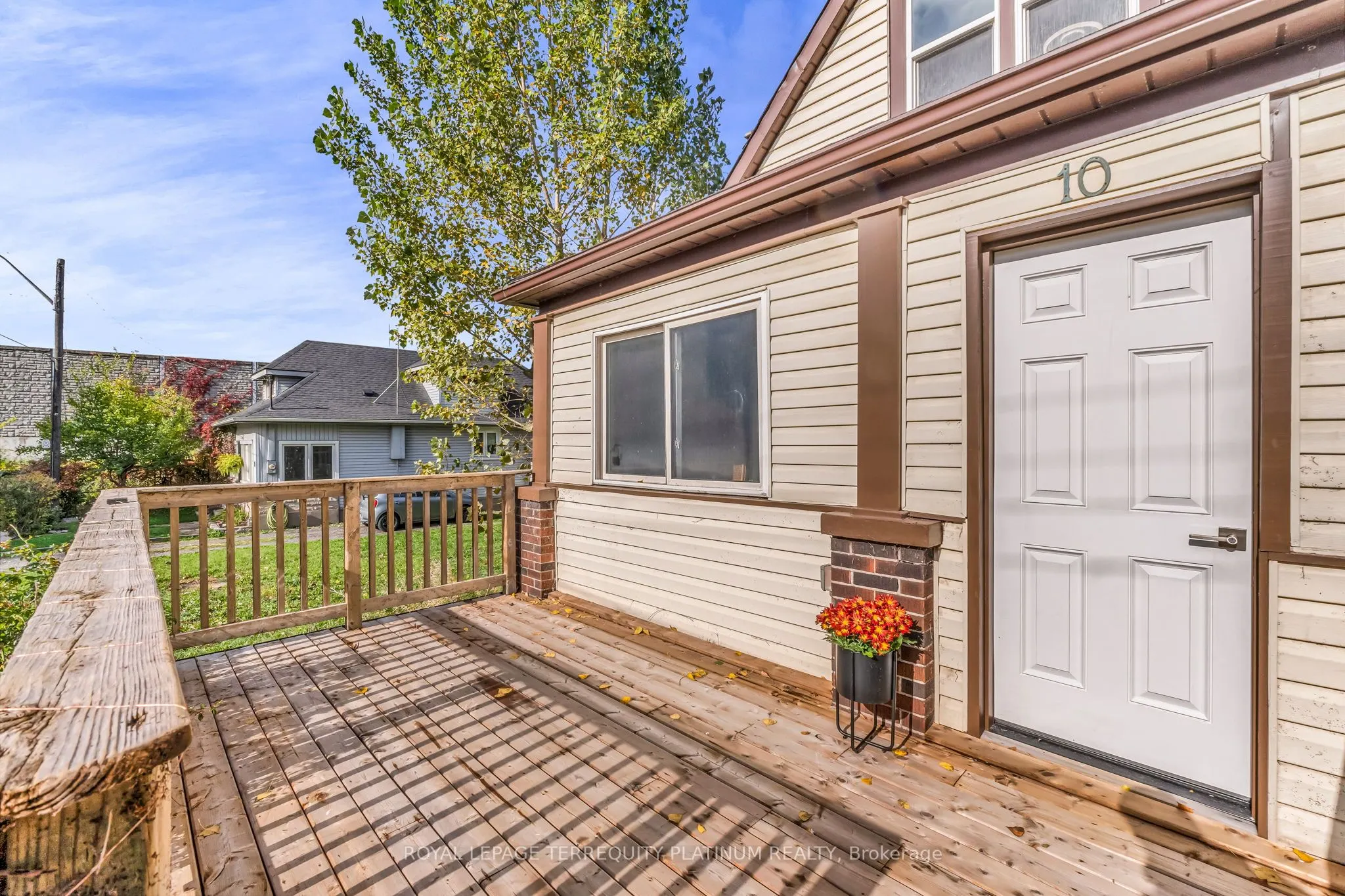 10 Locarno Avenue