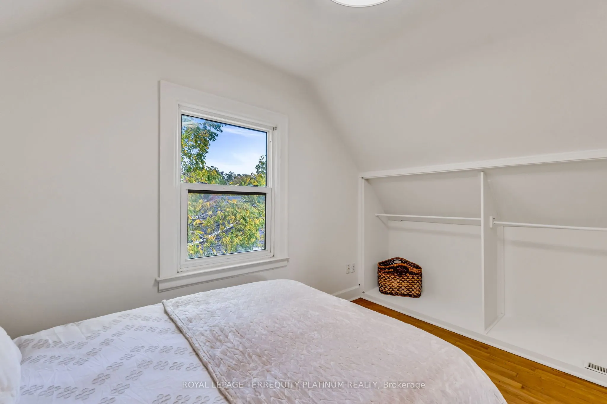 10 Locarno Avenue