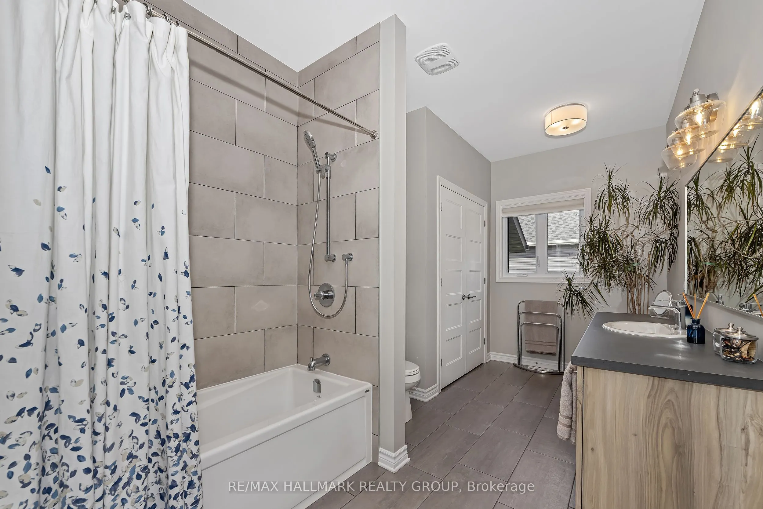 1350 Country Lane