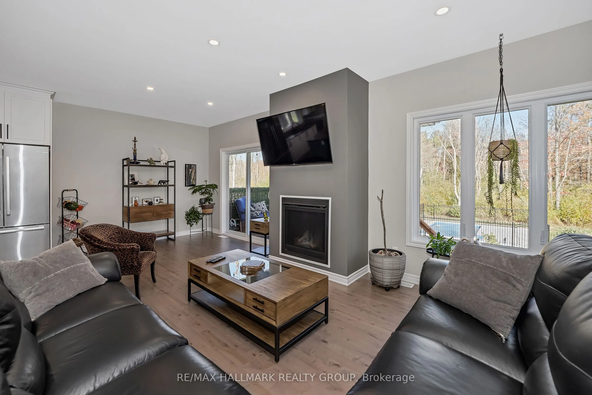 1350 Country Lane