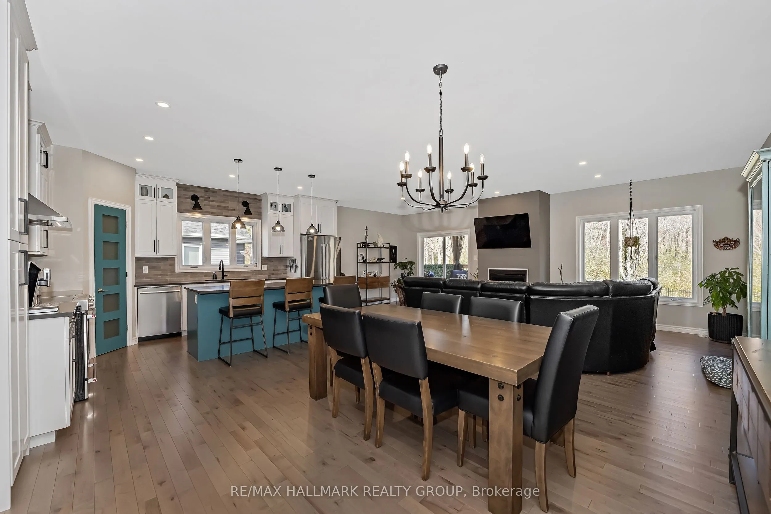 1350 Country Lane