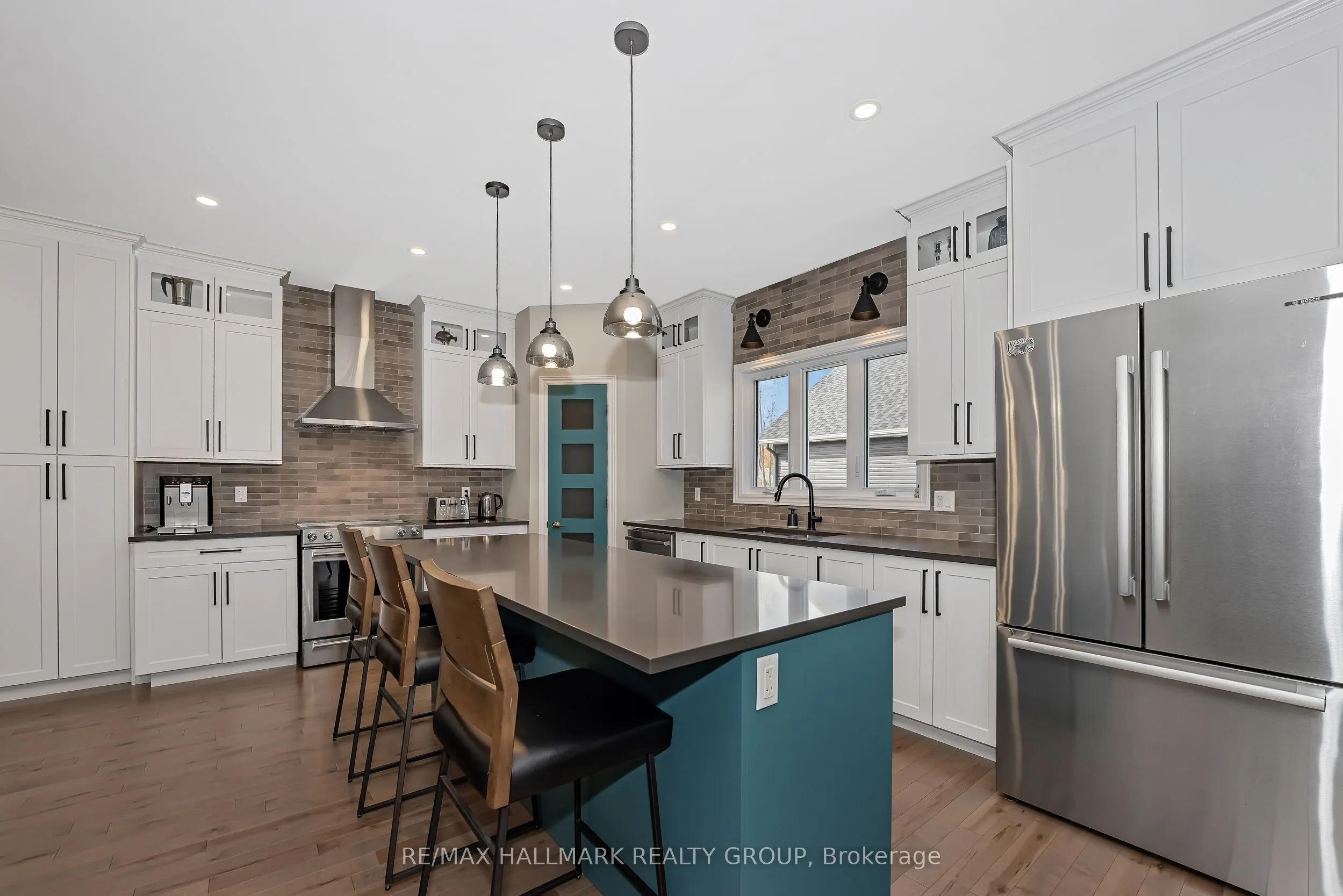 1350 Country Lane
