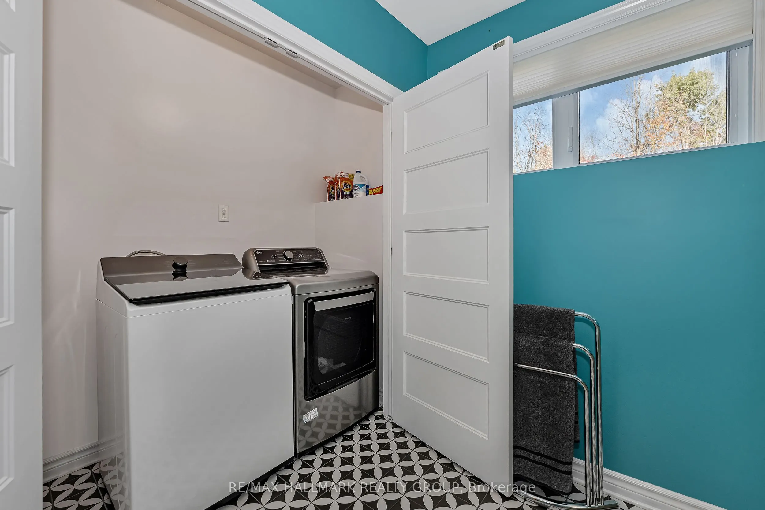 1350 Country Lane