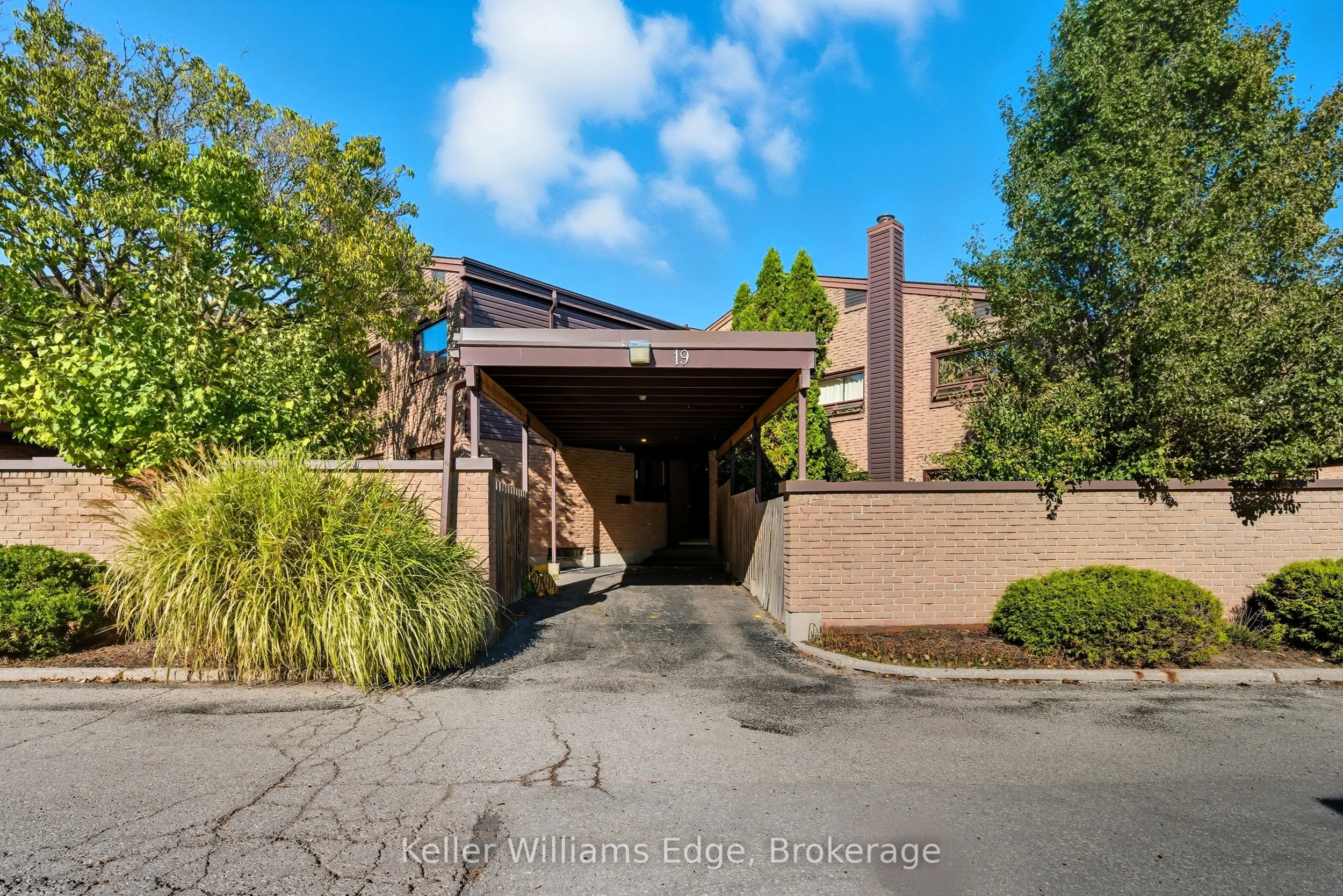 28 Underhill Crescent, #19