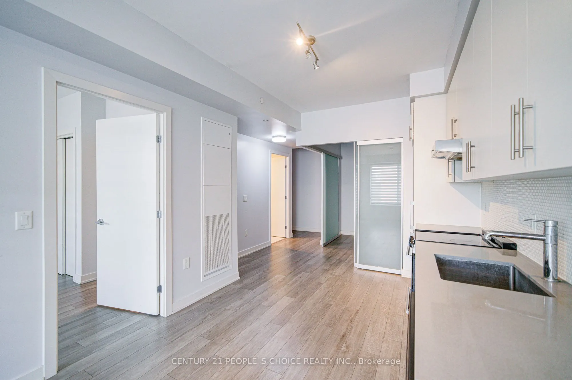 212 King William Street, #401