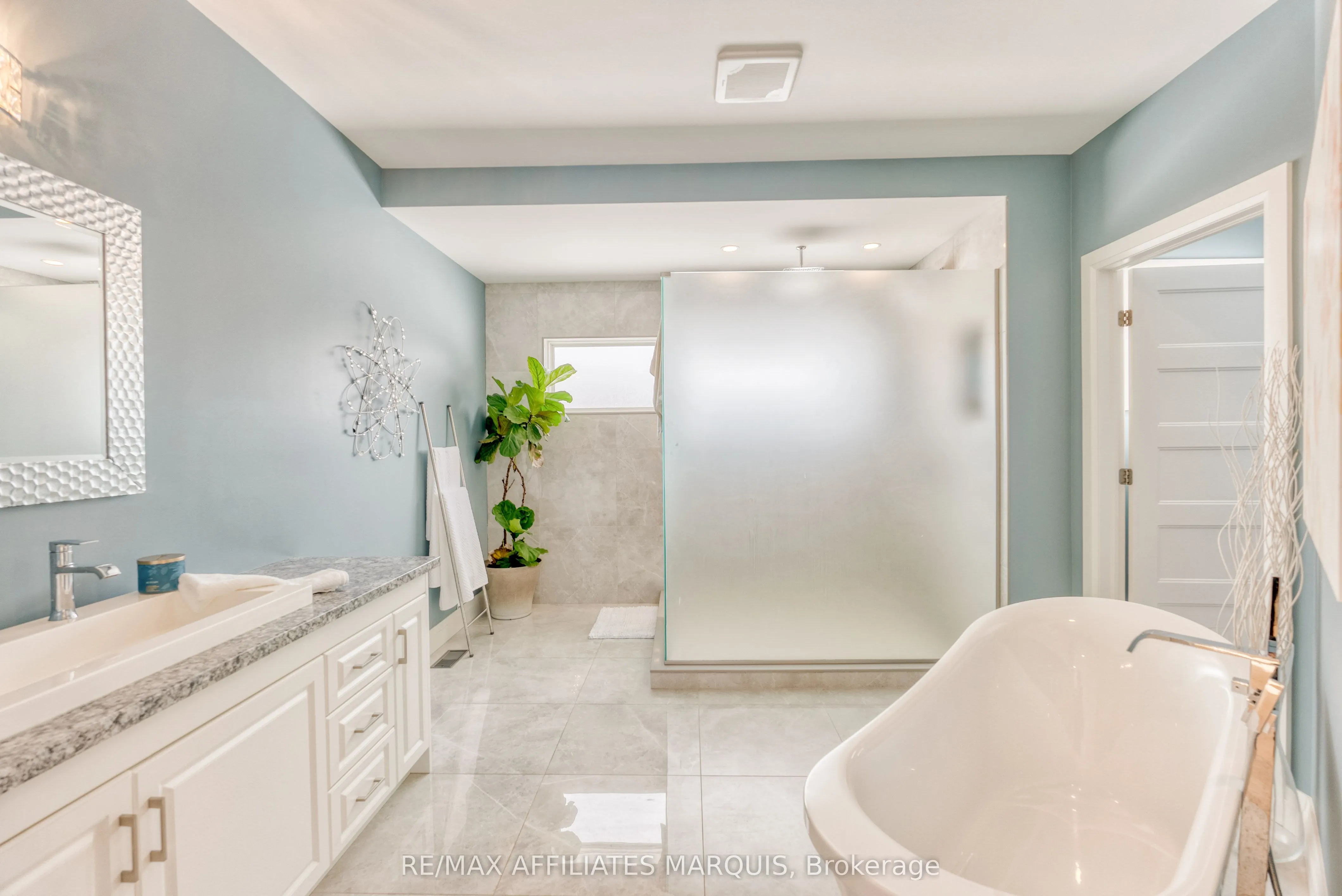 23 TUDOR Circle