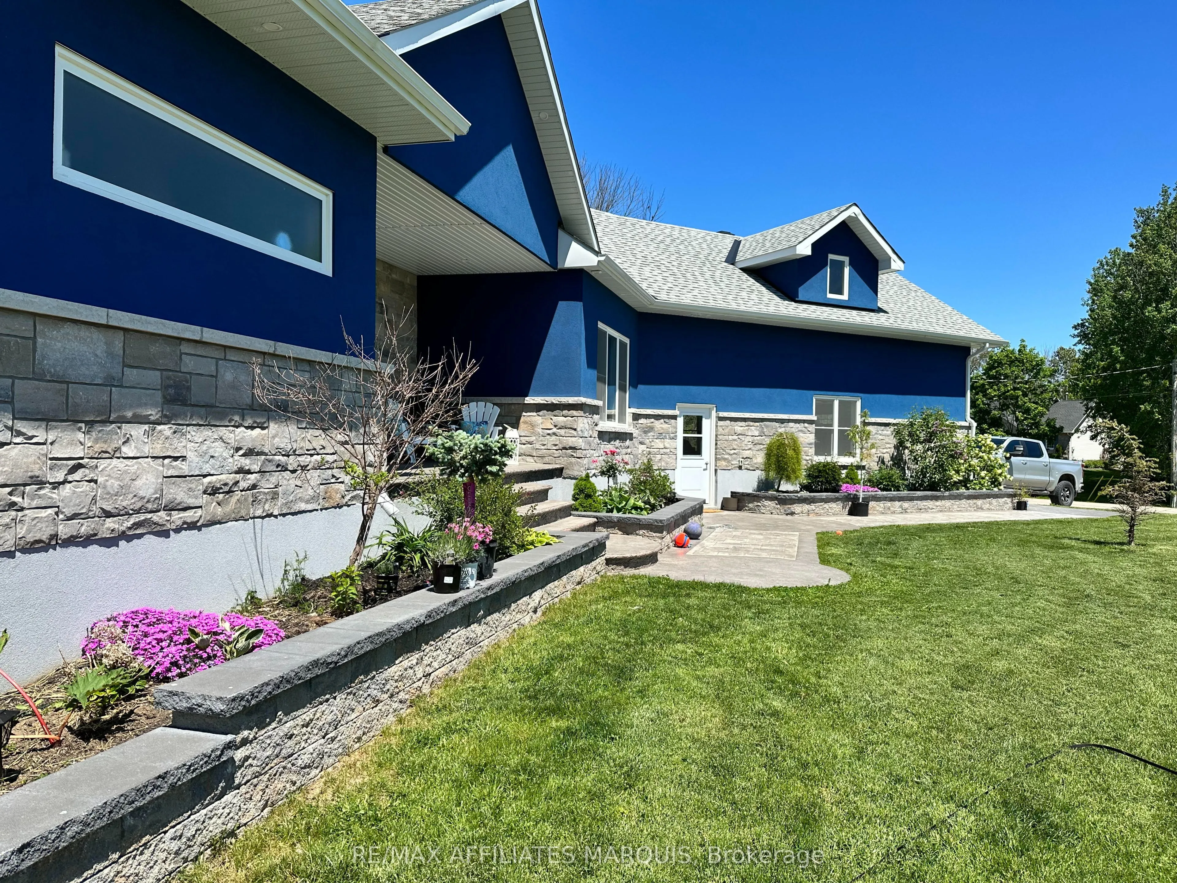23 TUDOR Circle