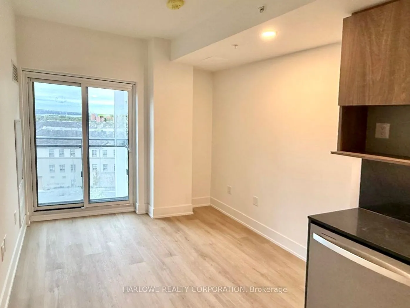 206 King Street W, #607