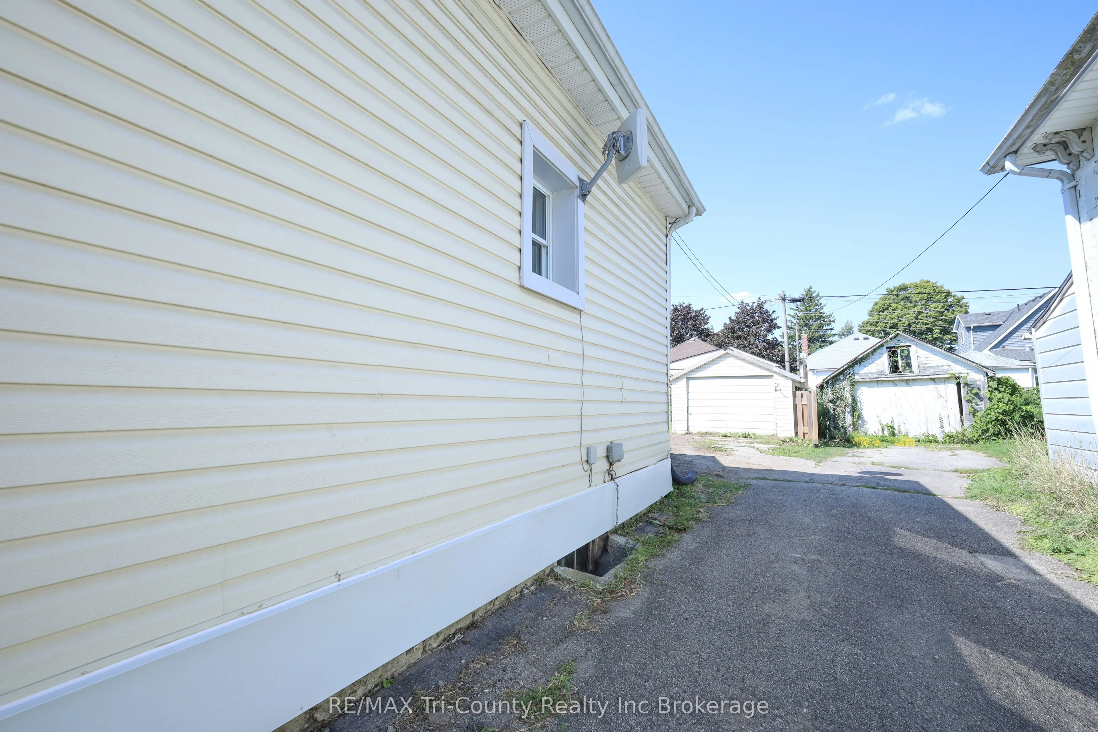 8 Erie Street
