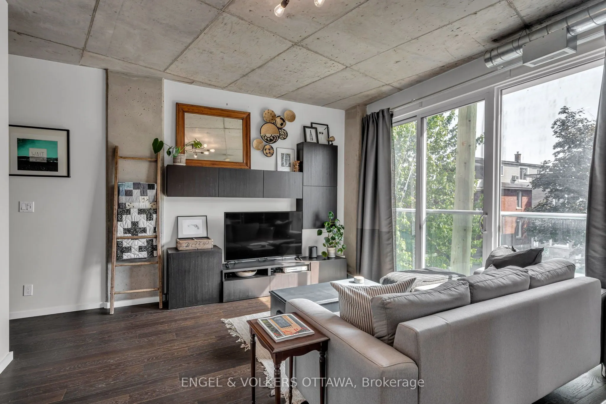 1000 WELLINGTON Street W, #210