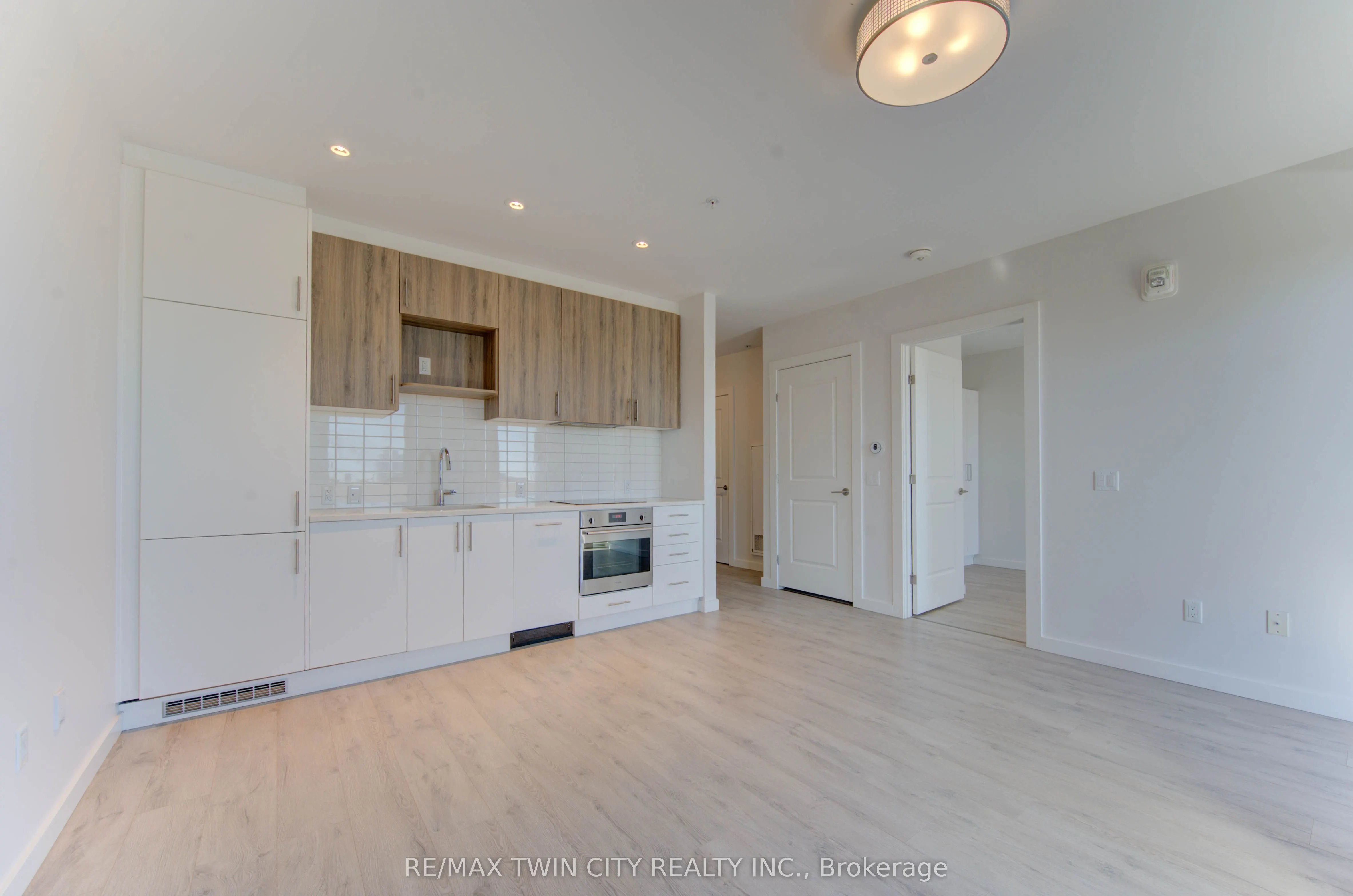 181 King Street S, #9