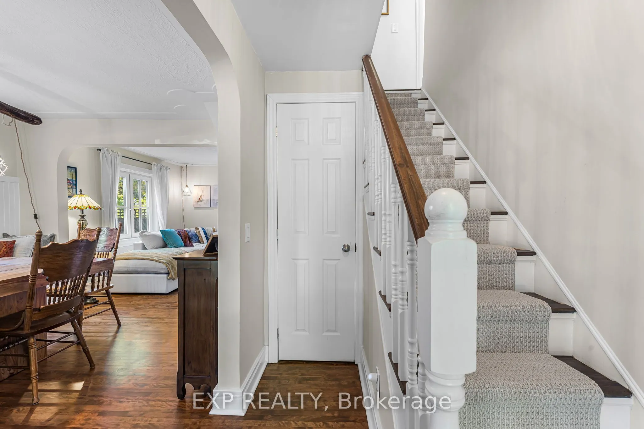 24 Robinson Street S
