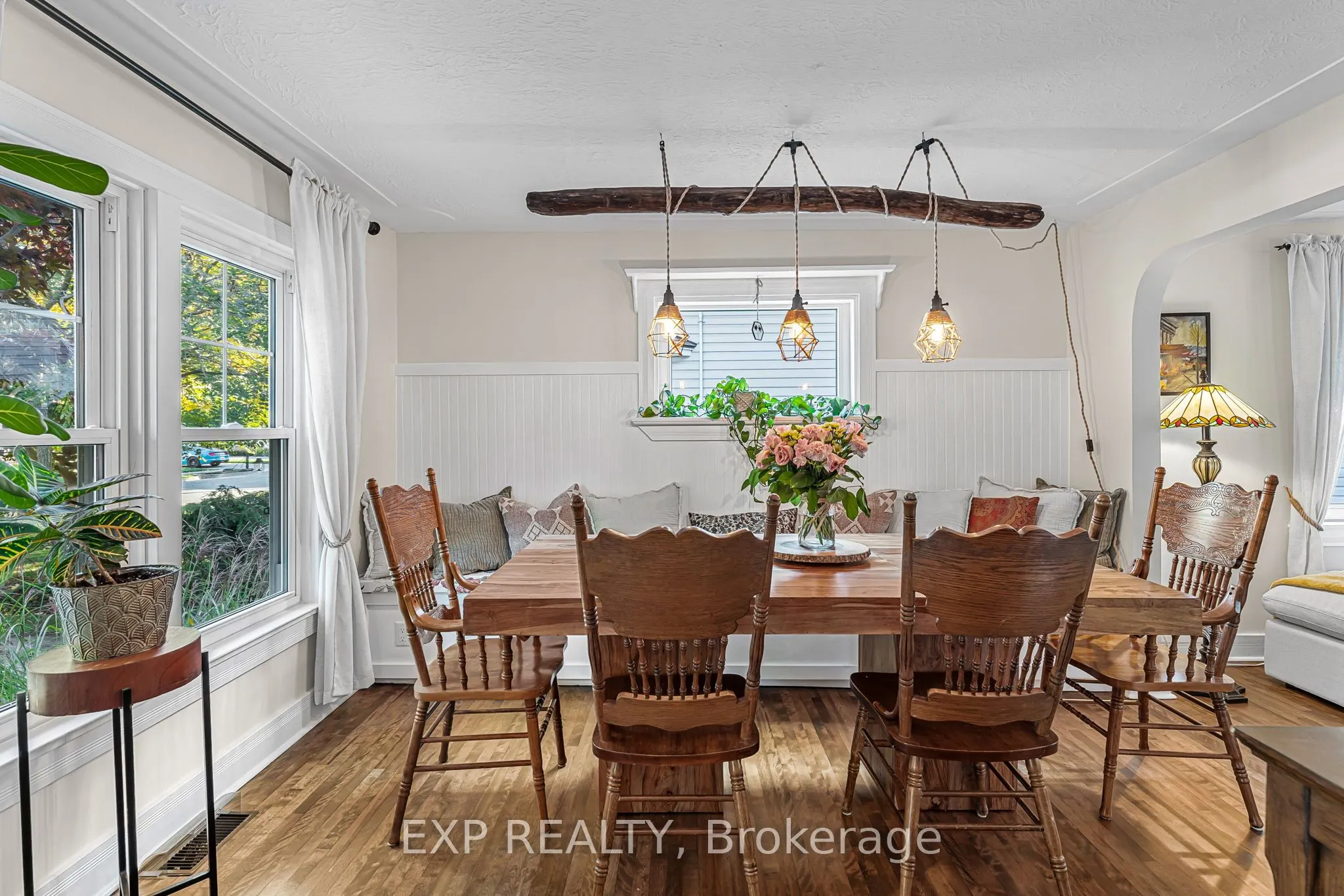 24 Robinson Street S