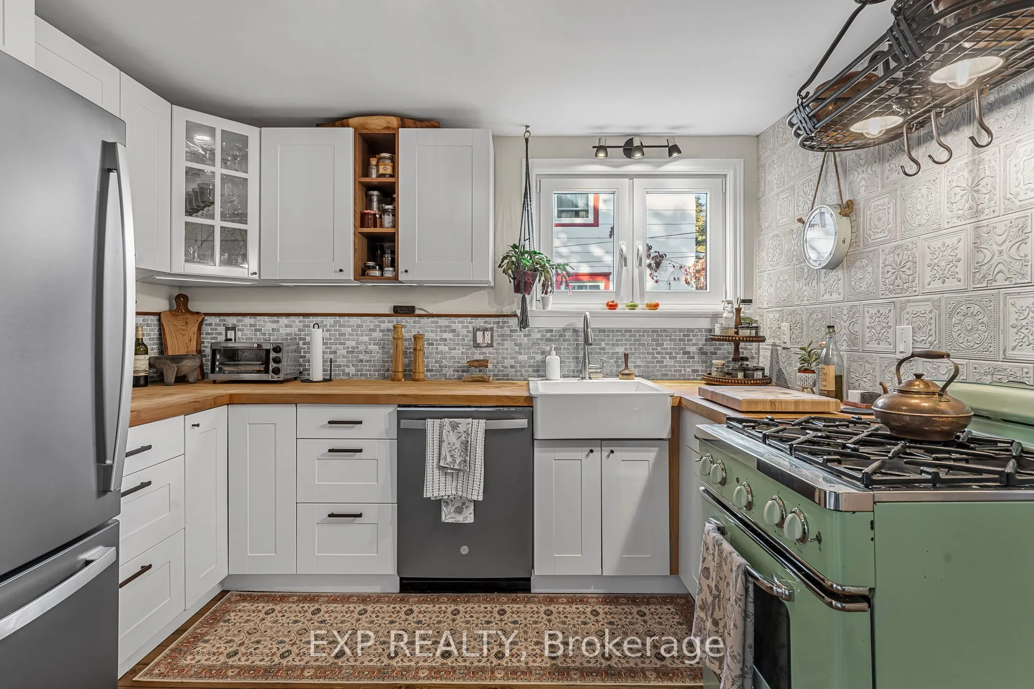 24 Robinson Street S