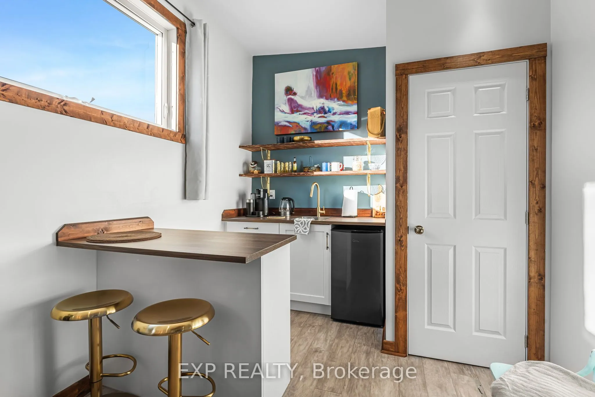 24 Robinson Street S