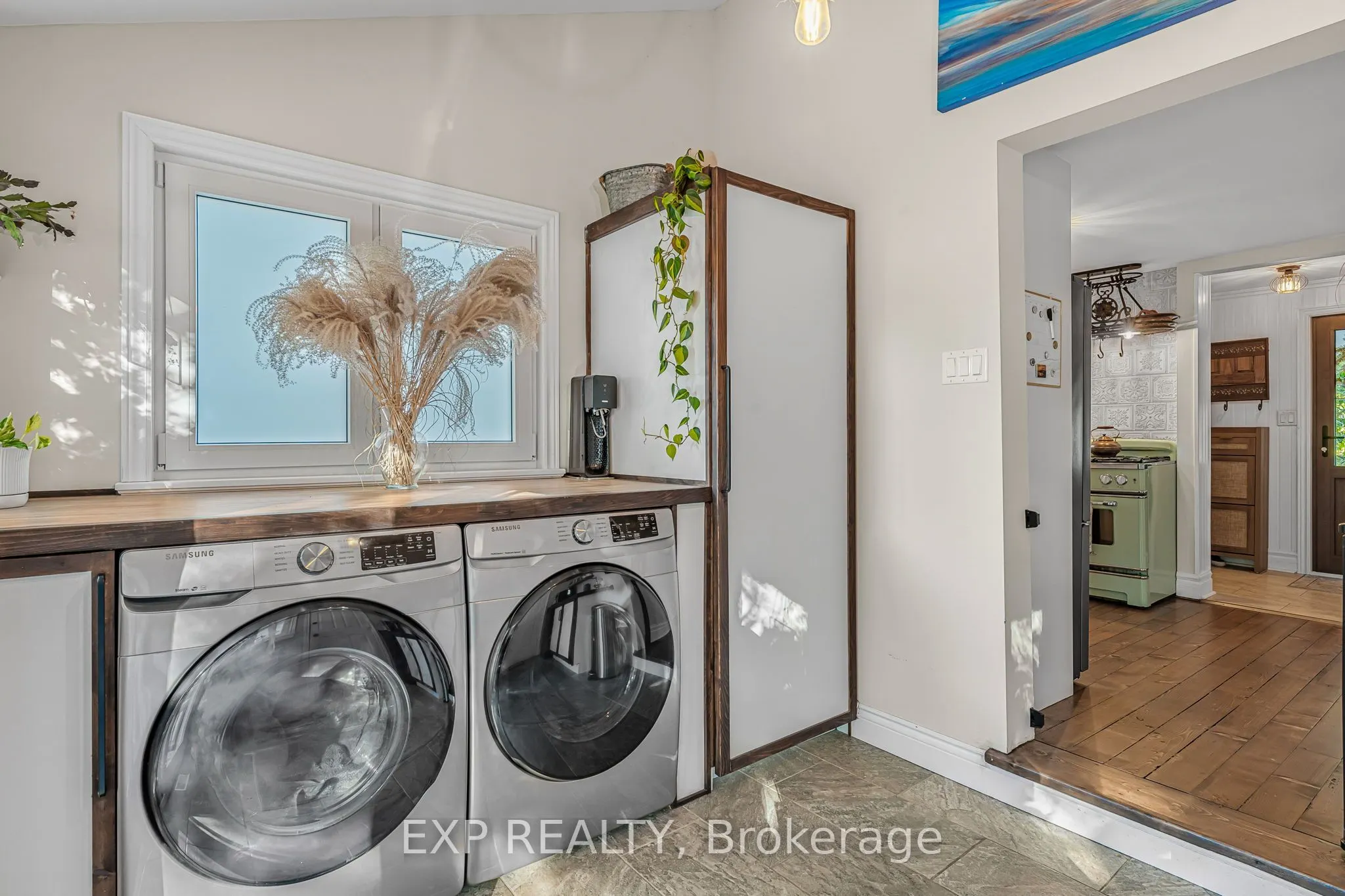 24 Robinson Street S