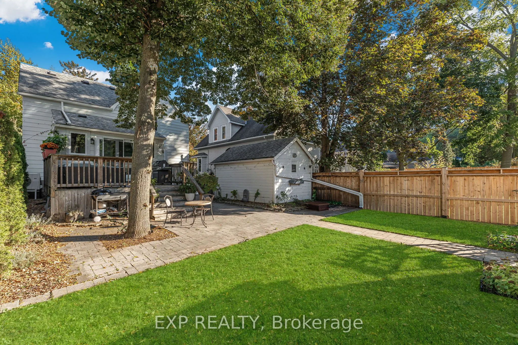 24 Robinson Street S