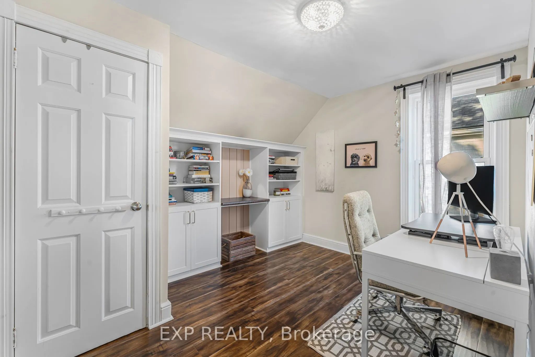 24 Robinson Street S