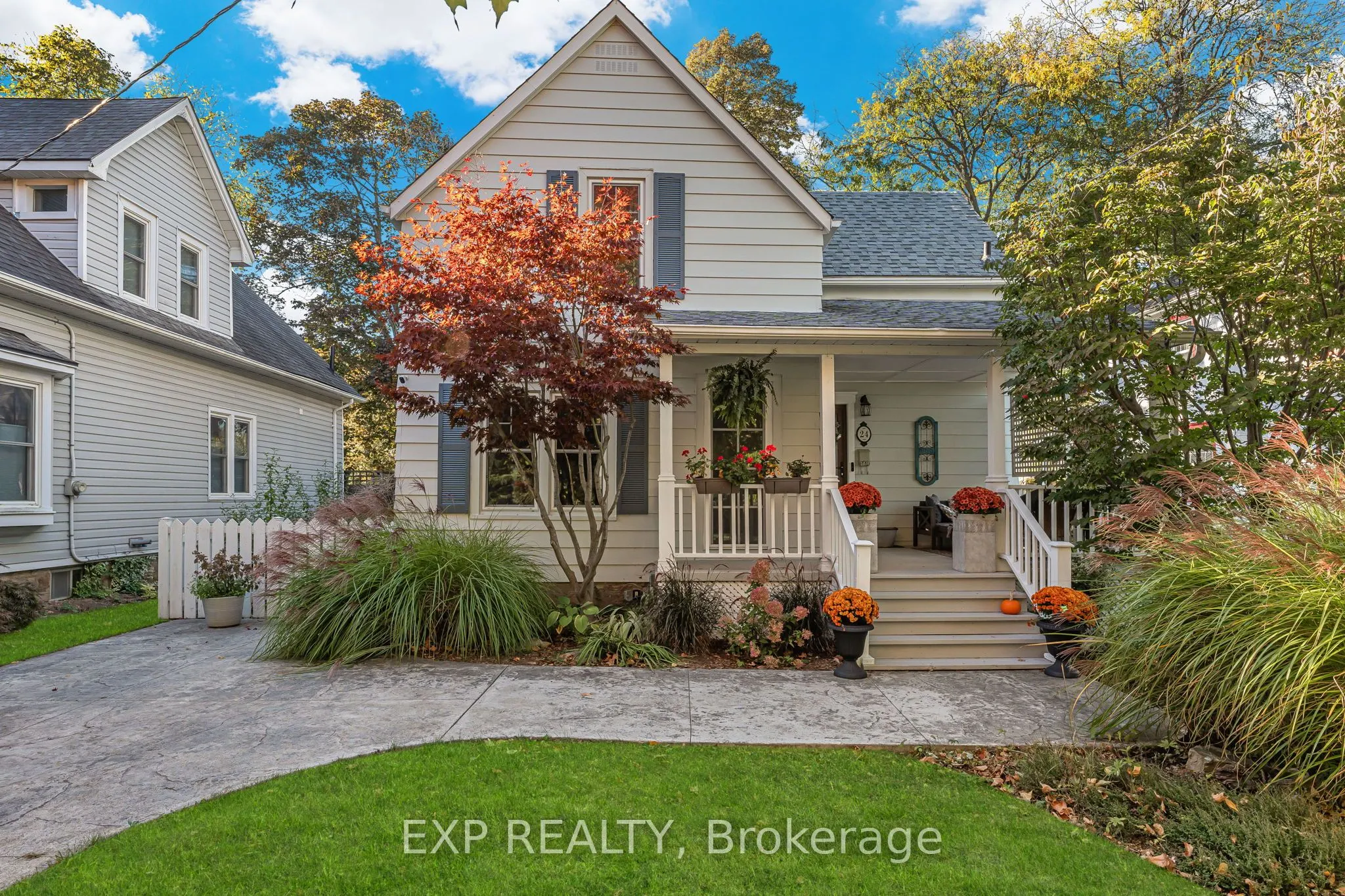 24 Robinson Street S