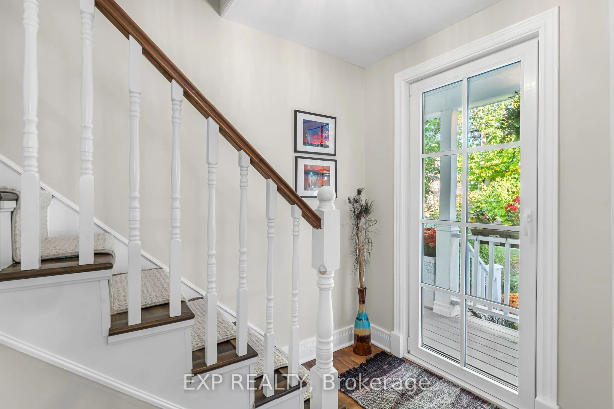 24 Robinson Street S
