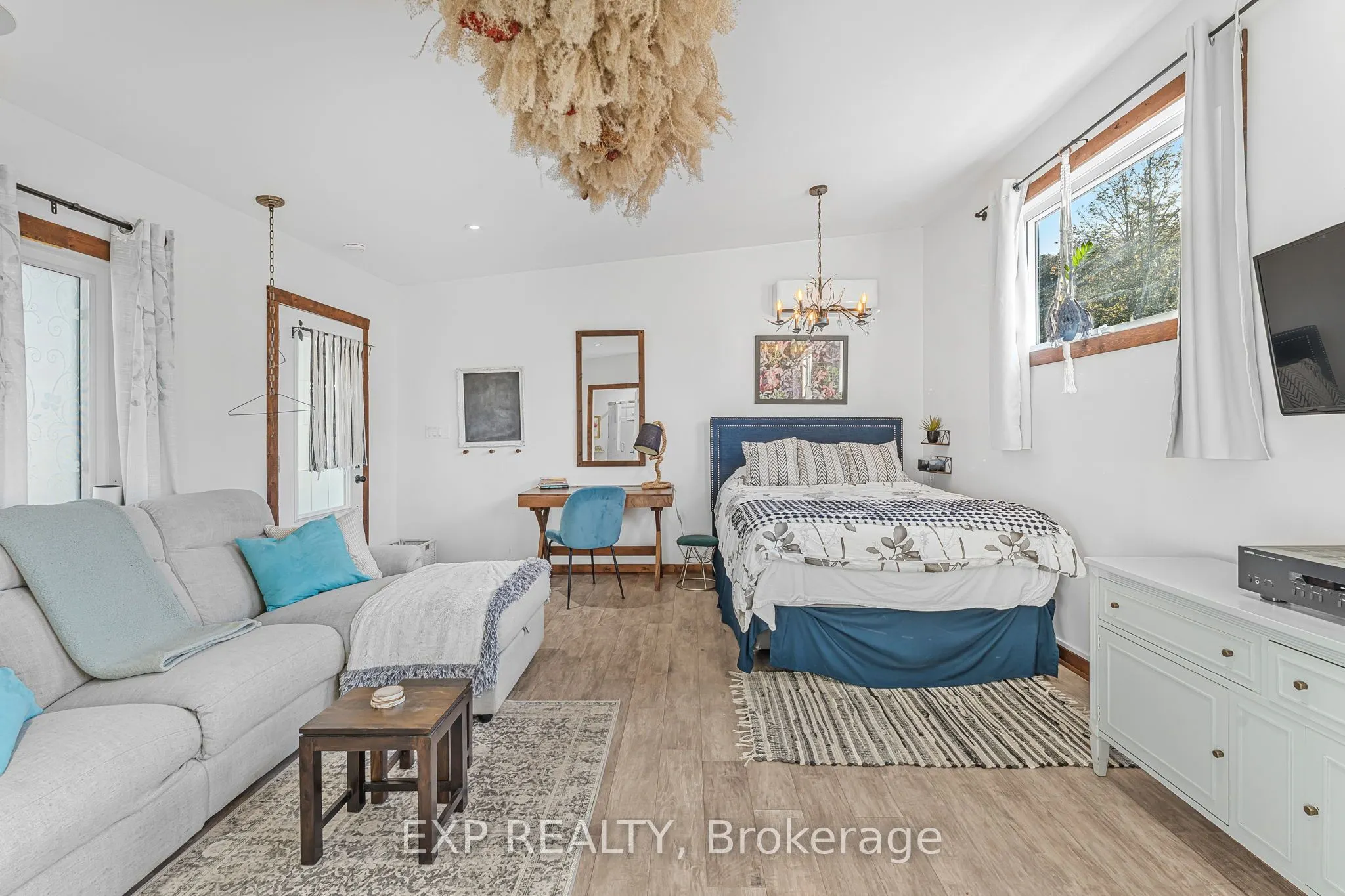 24 Robinson Street S