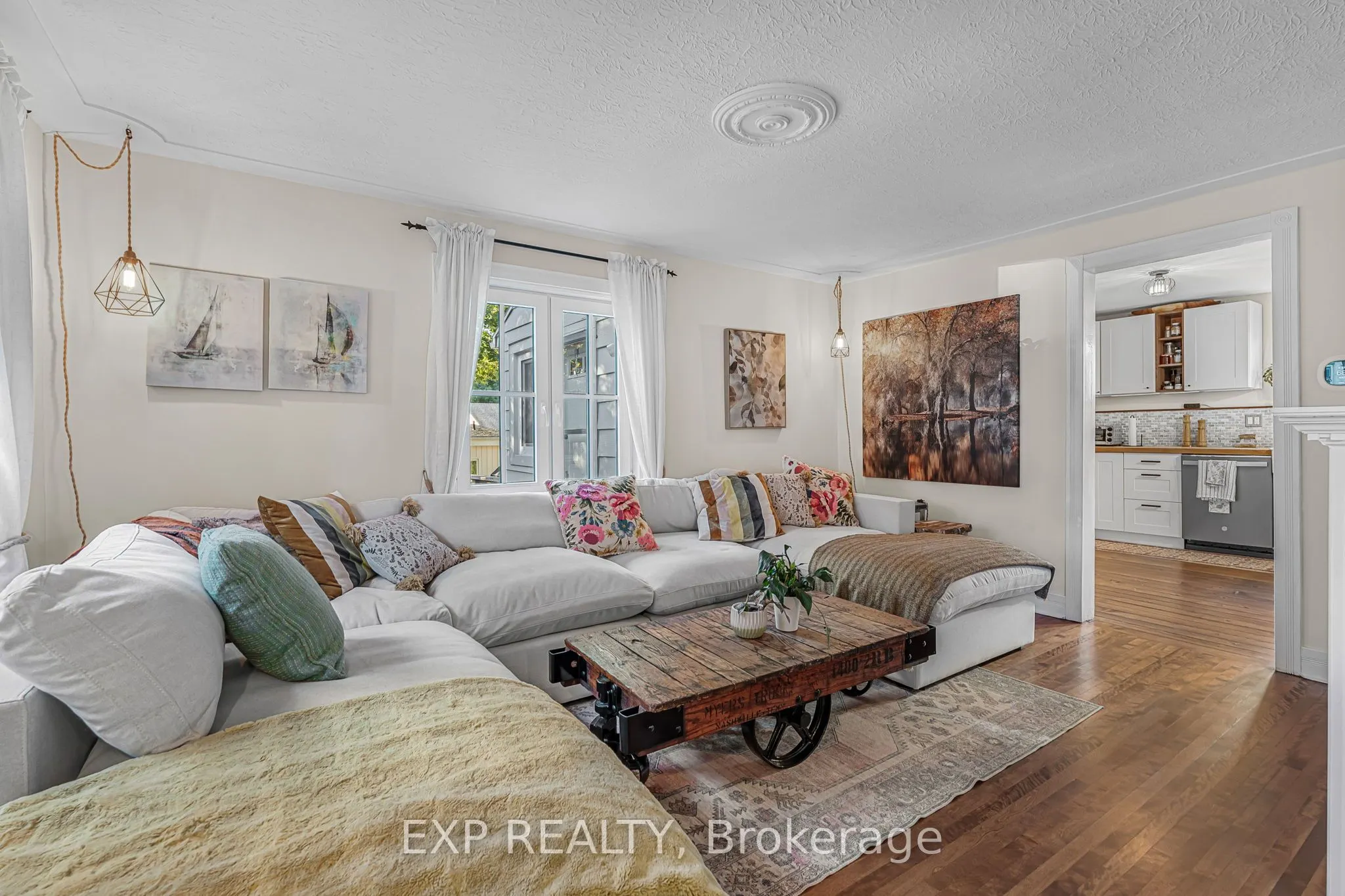 24 Robinson Street S