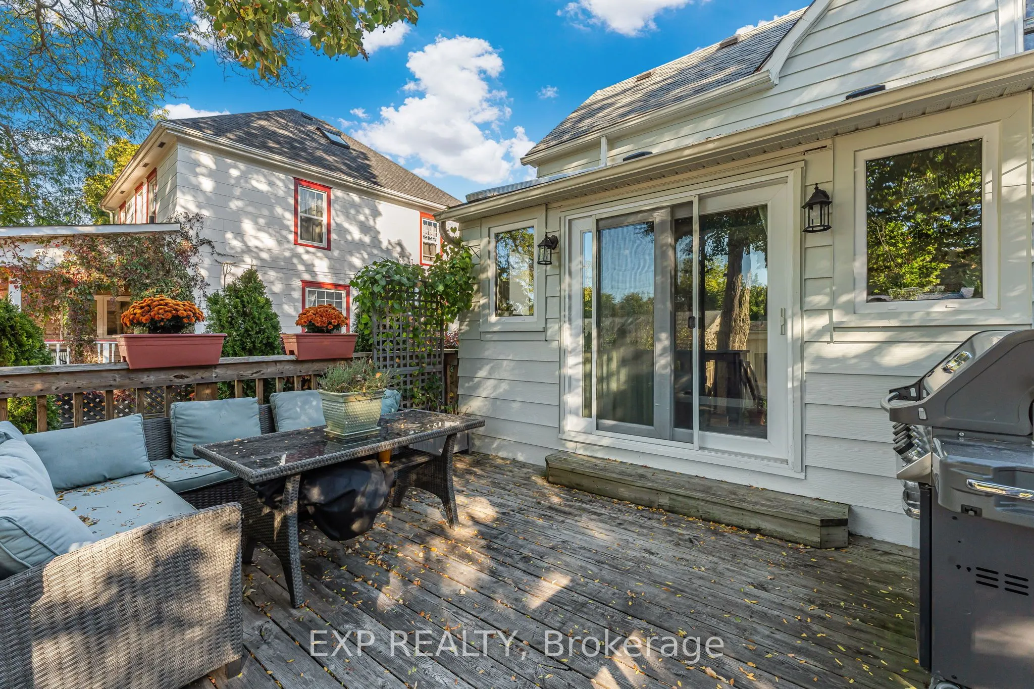 24 Robinson Street S