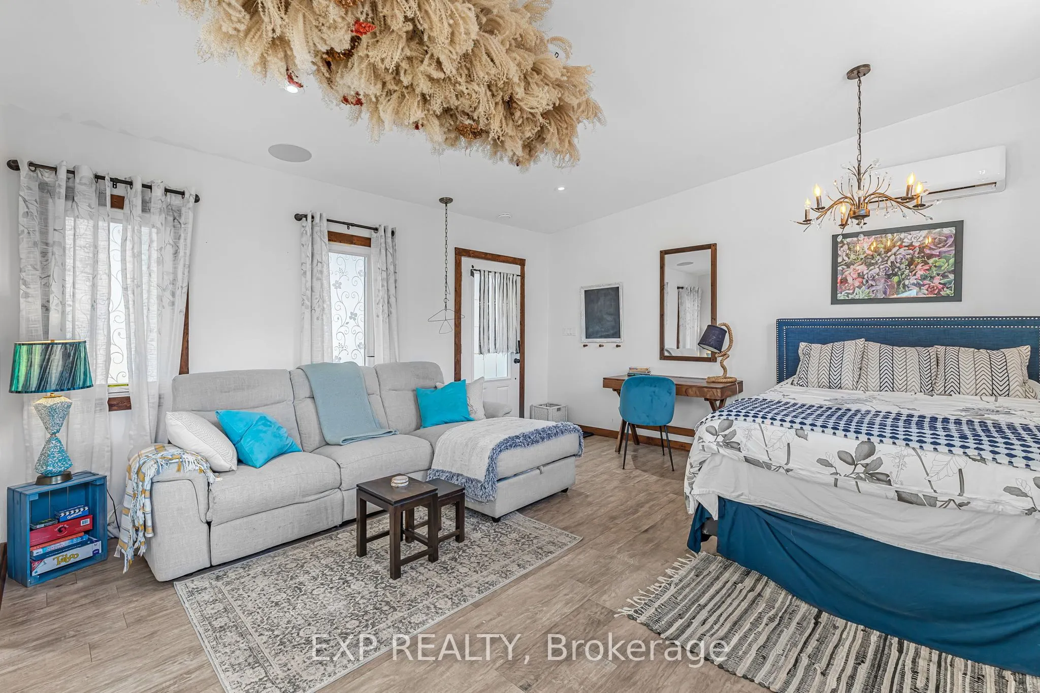 24 Robinson Street S