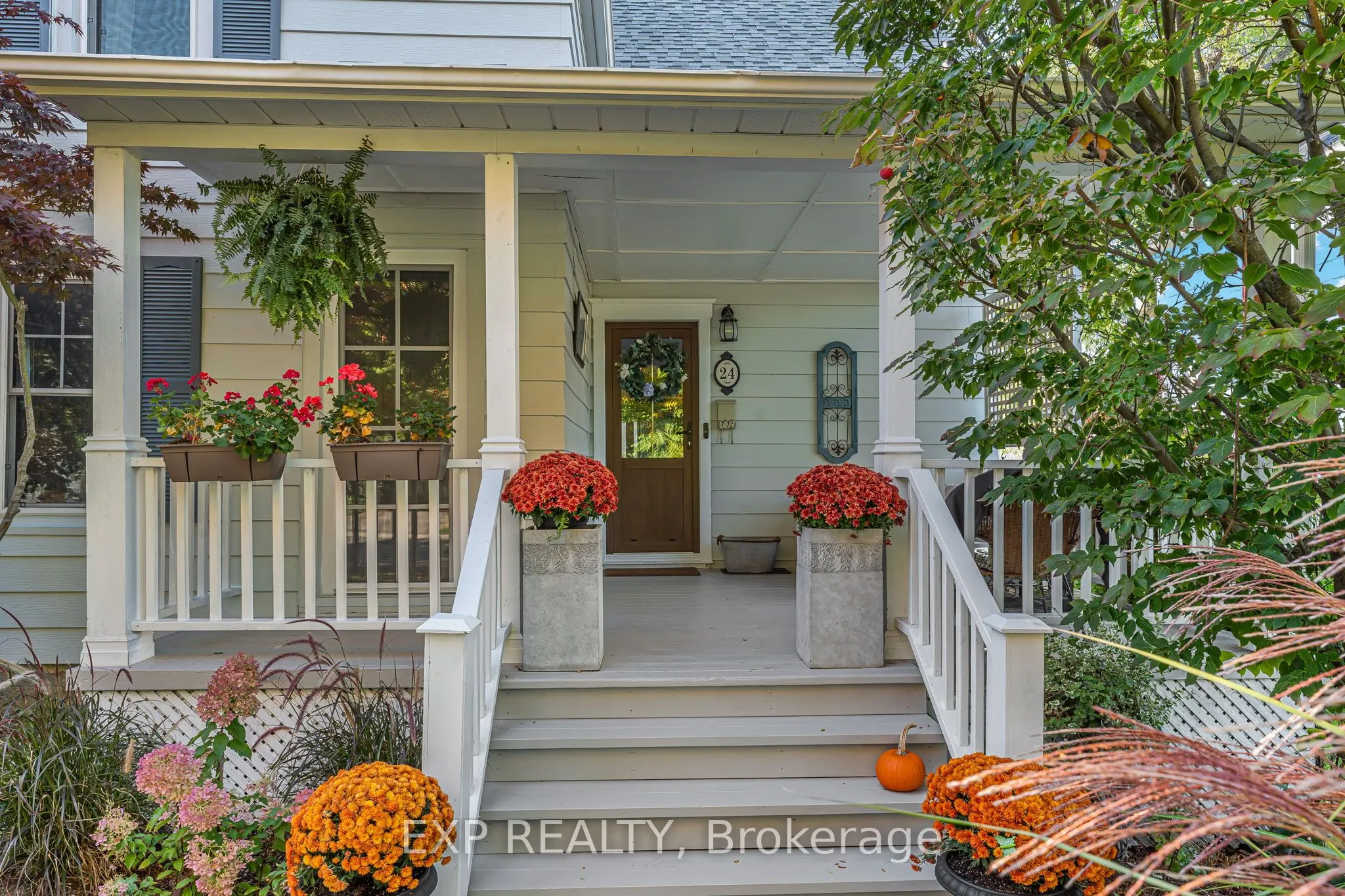 24 Robinson Street S