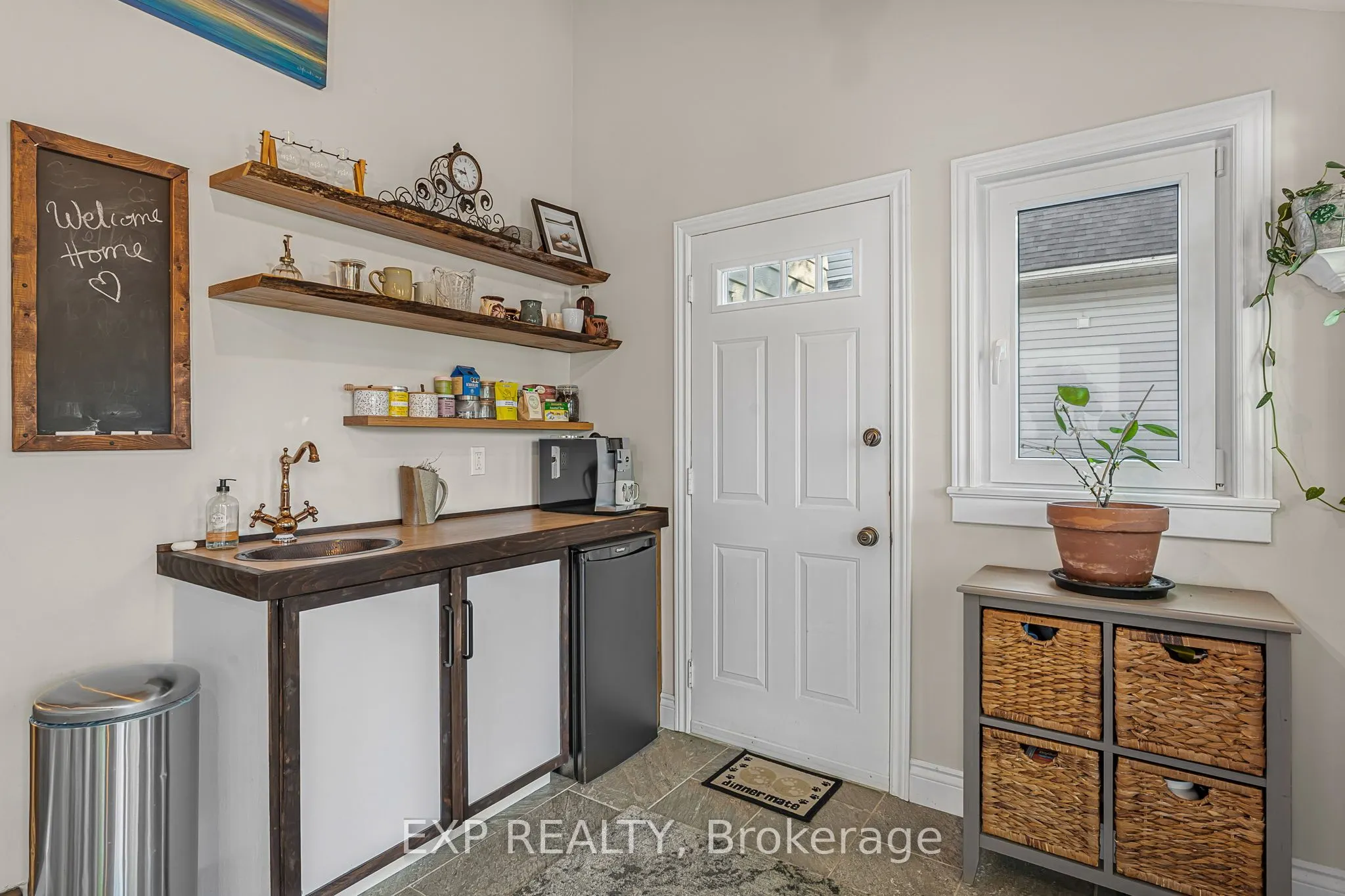 24 Robinson Street S