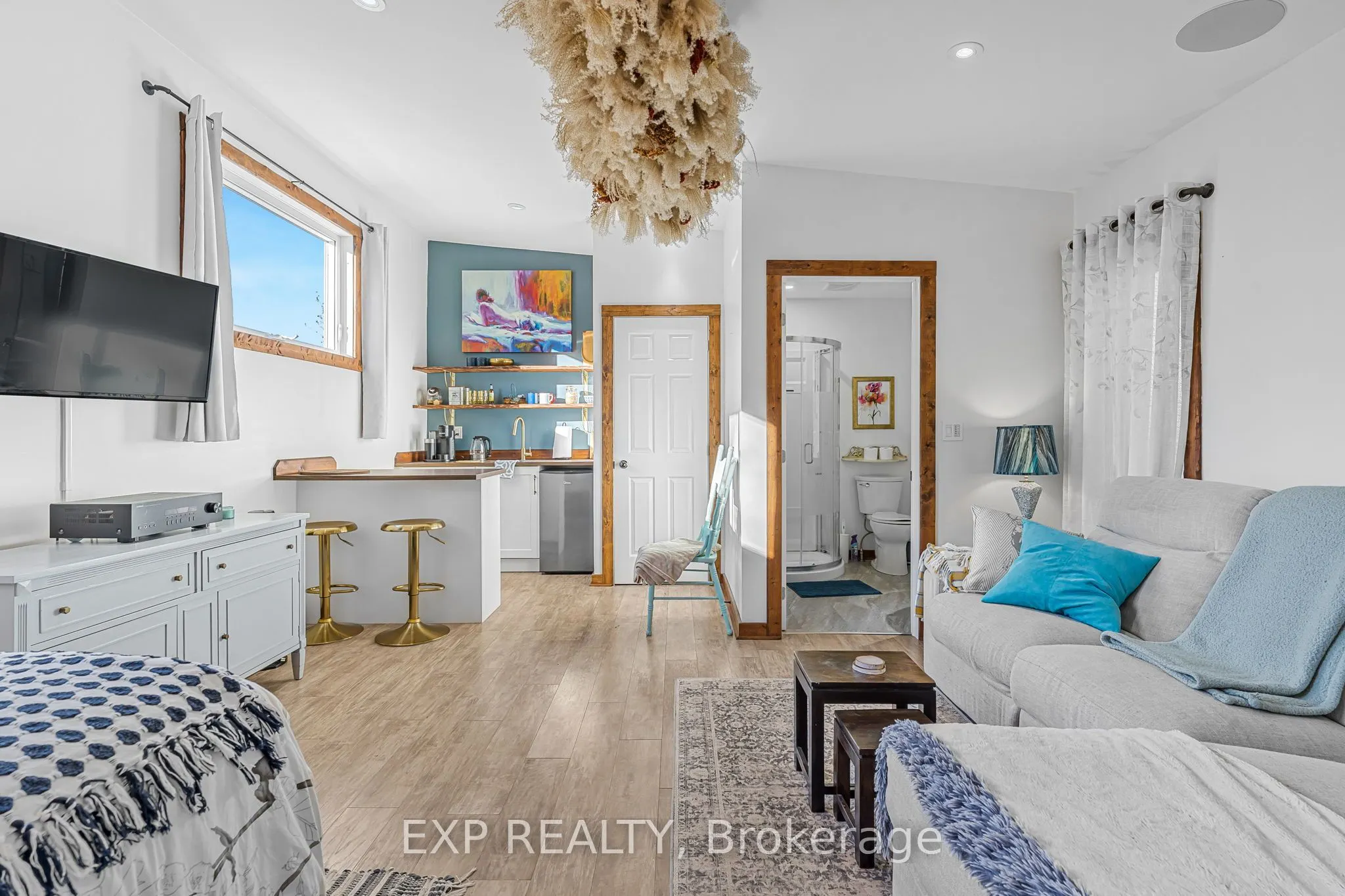 24 Robinson Street S