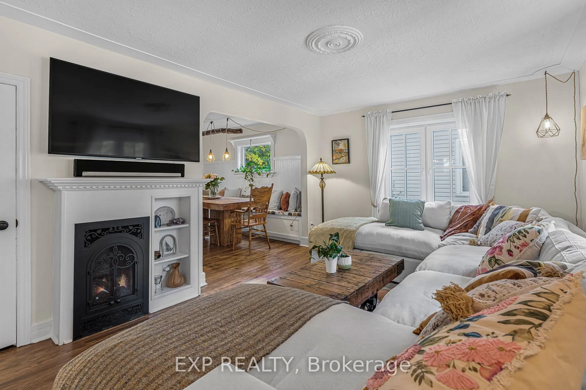 24 Robinson Street S