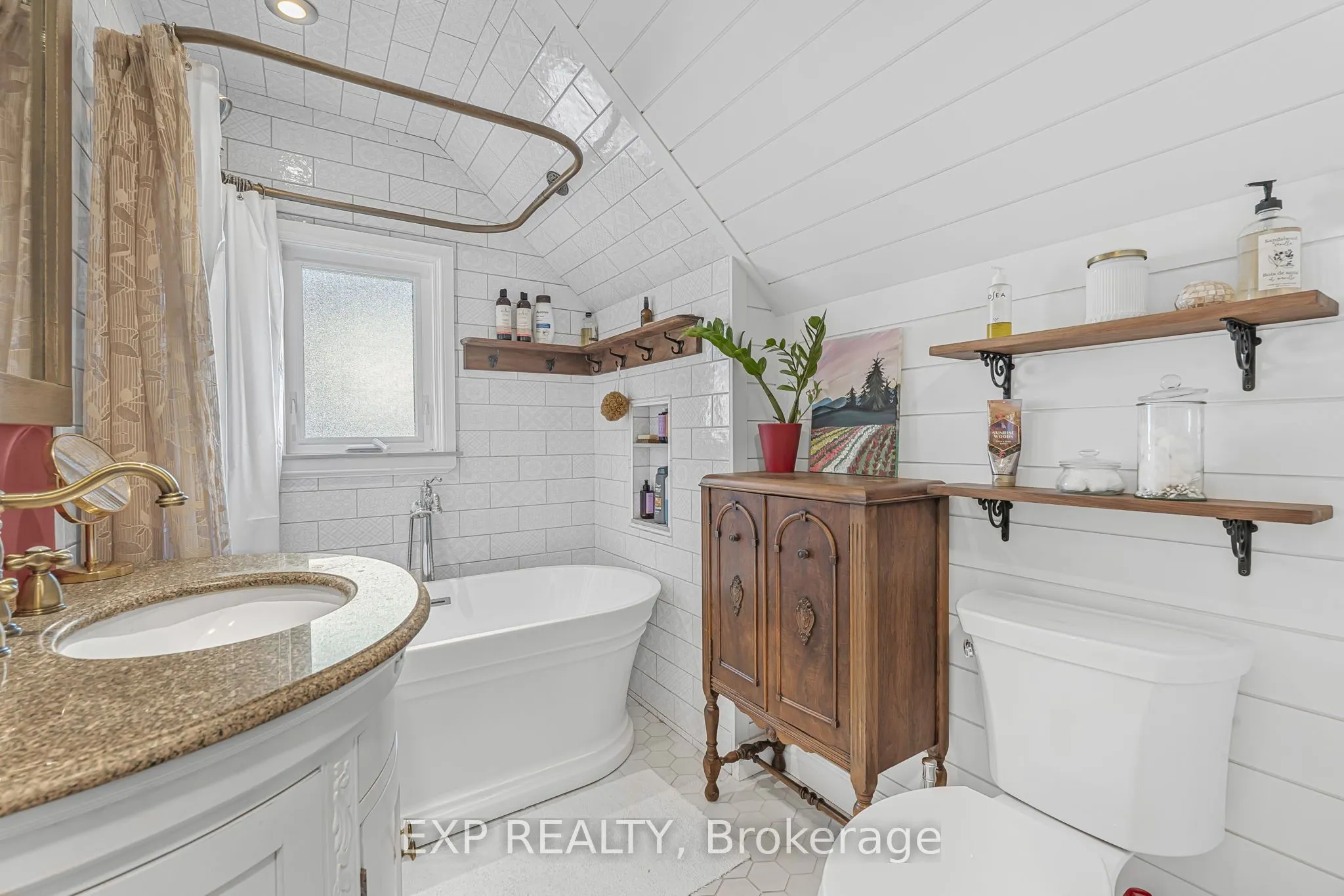 24 Robinson Street S