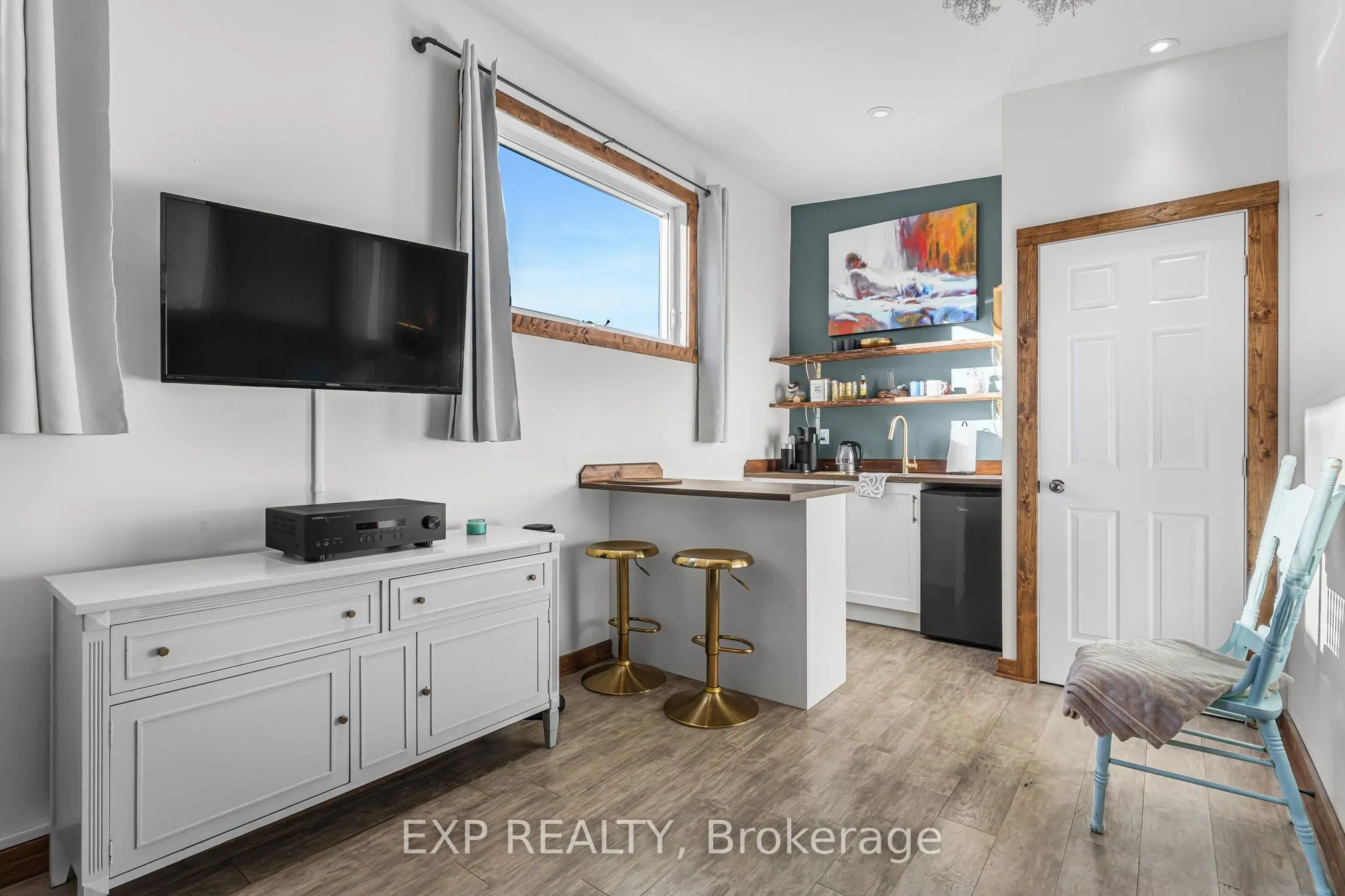 24 Robinson Street S