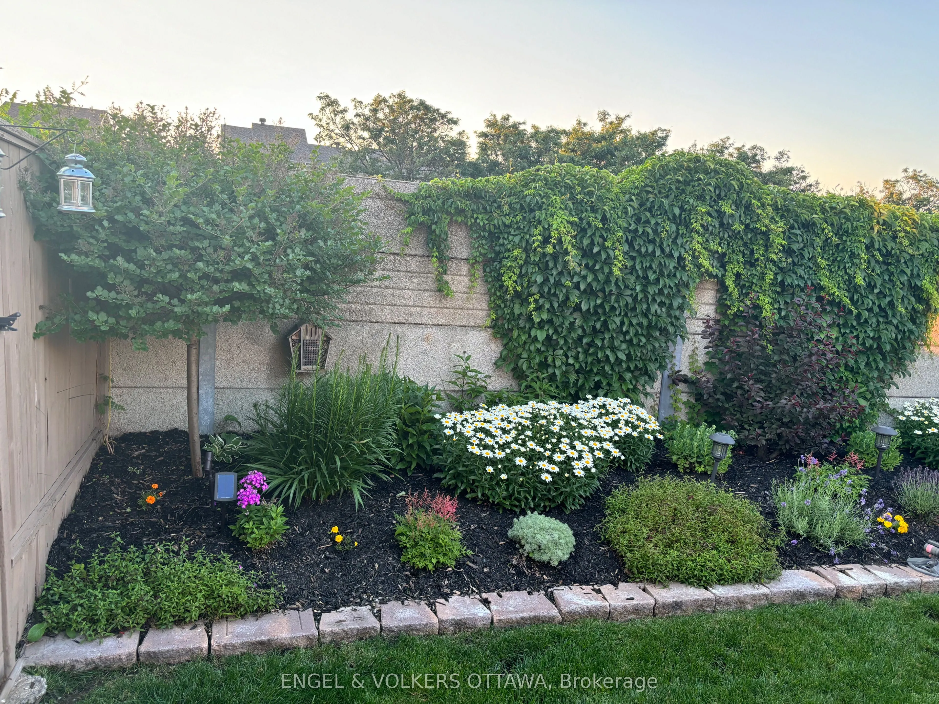 1003 Markwick Crescent
