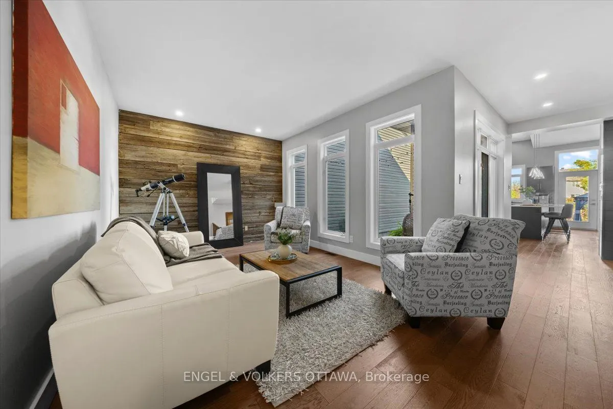 1003 Markwick Crescent
