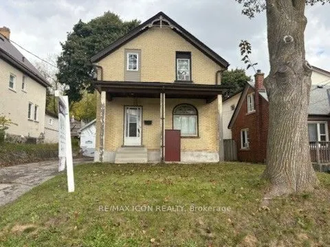 138 Courtland Avenue E